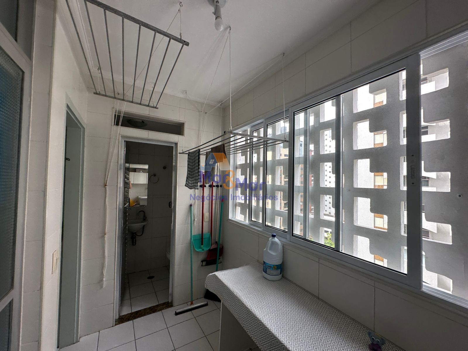 Apartamento na Praia das Pitangueiras, Guarujá - SP