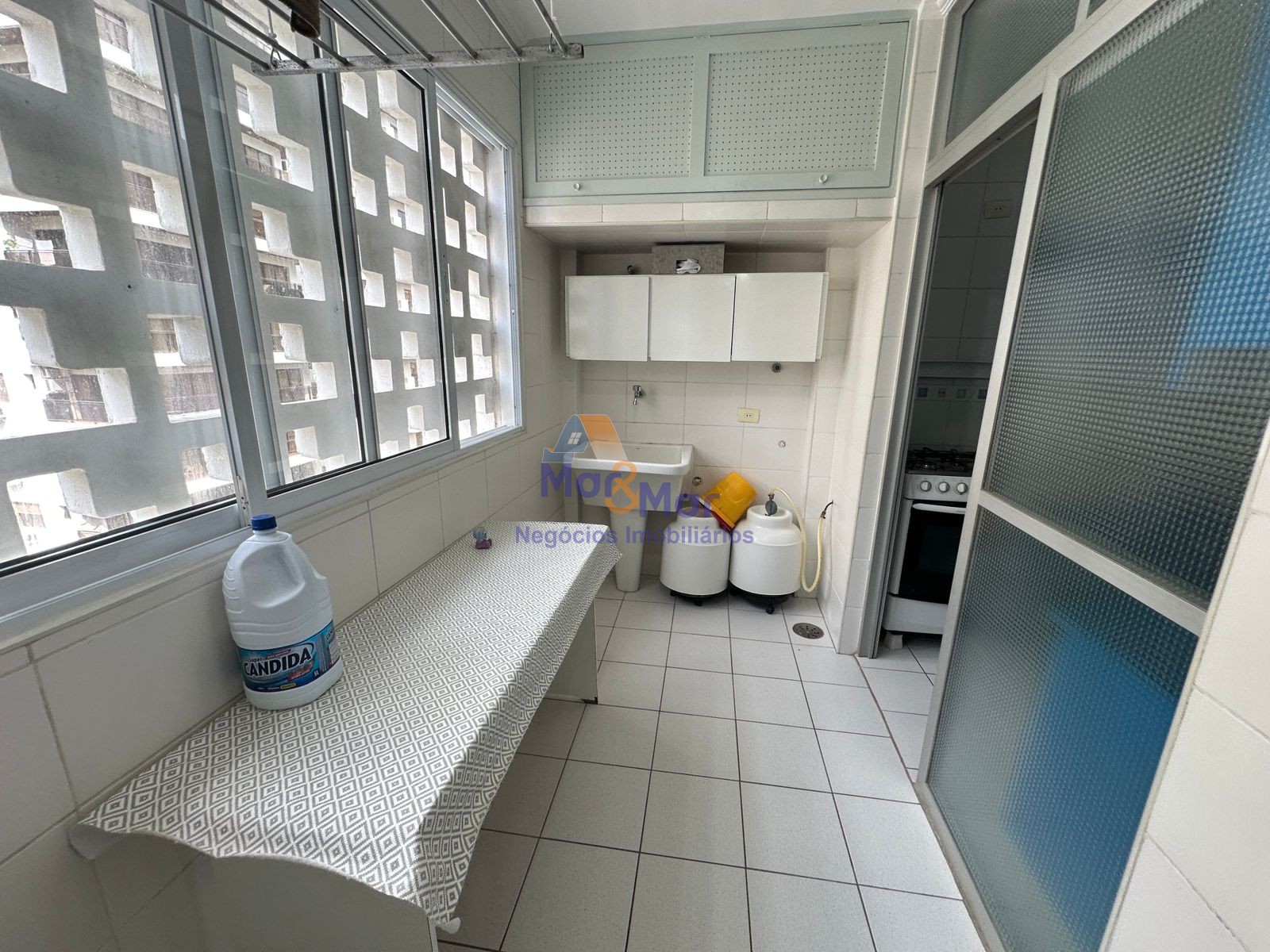 Apartamento na Praia das Pitangueiras, Guarujá - SP