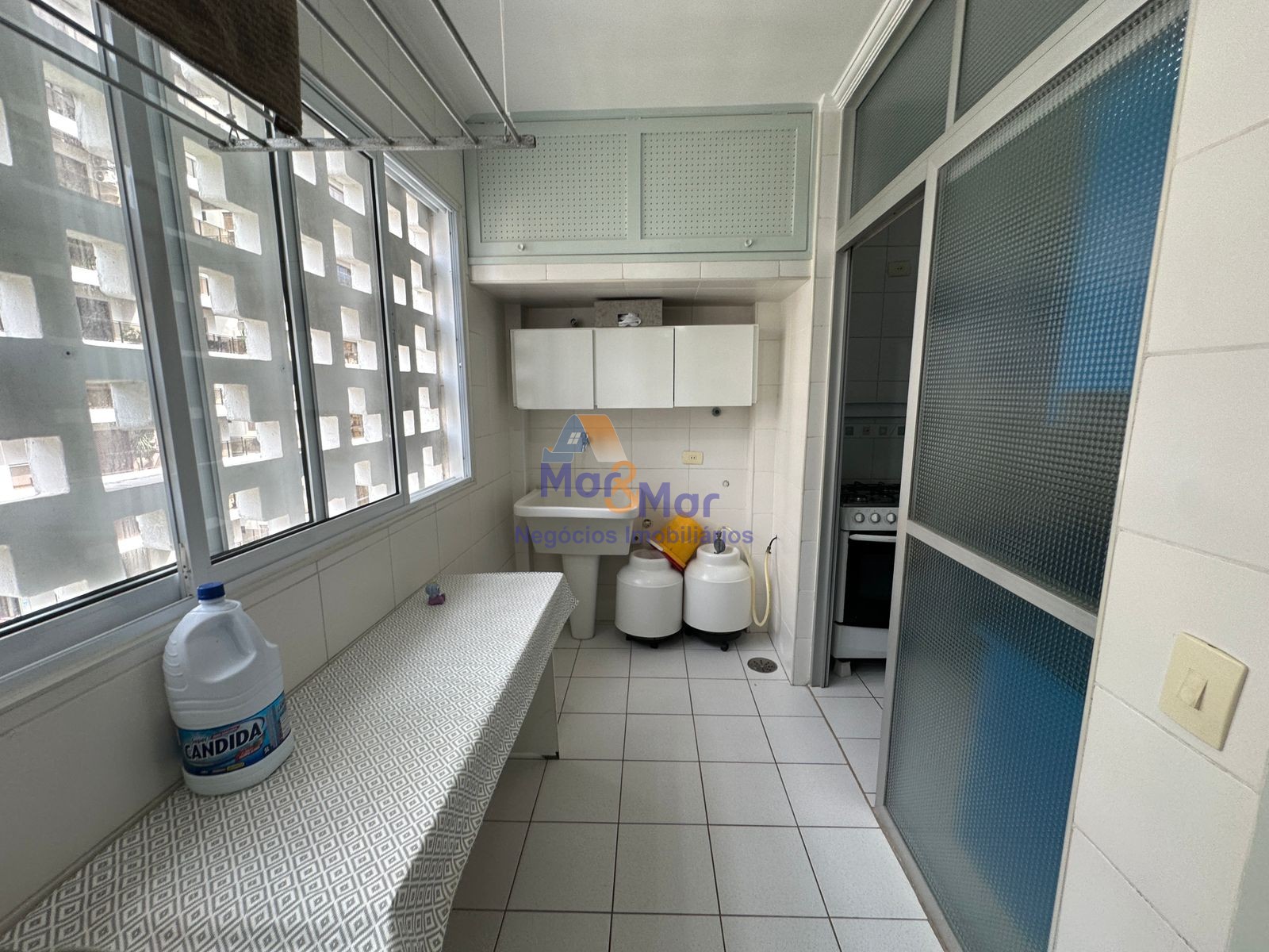 Apartamento na Praia das Pitangueiras, Guarujá - SP
