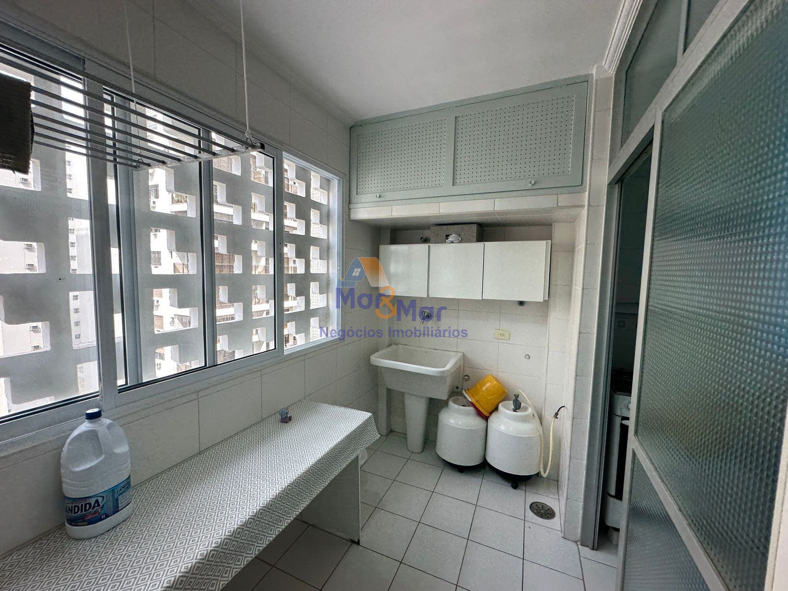 Apartamento na Praia das Pitangueiras, Guarujá - SP