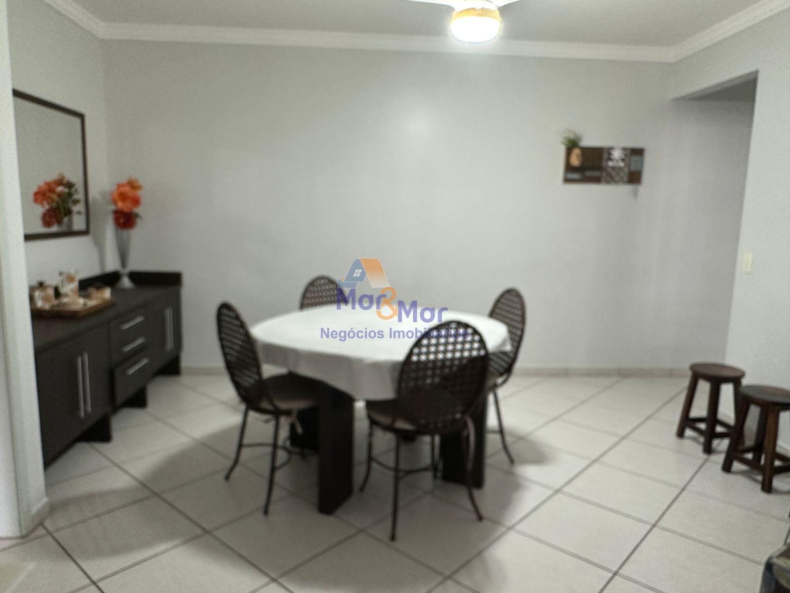 Apartamento na Praia das Pitangueiras, Guarujá - SP