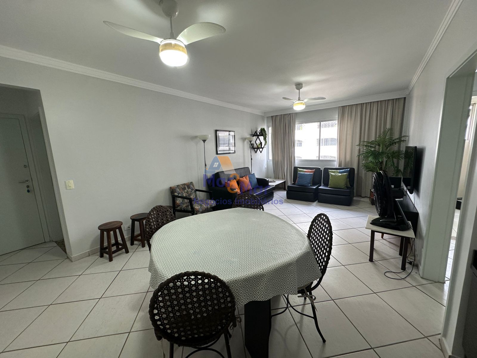 Apartamento na Praia das Pitangueiras, Guarujá - SP