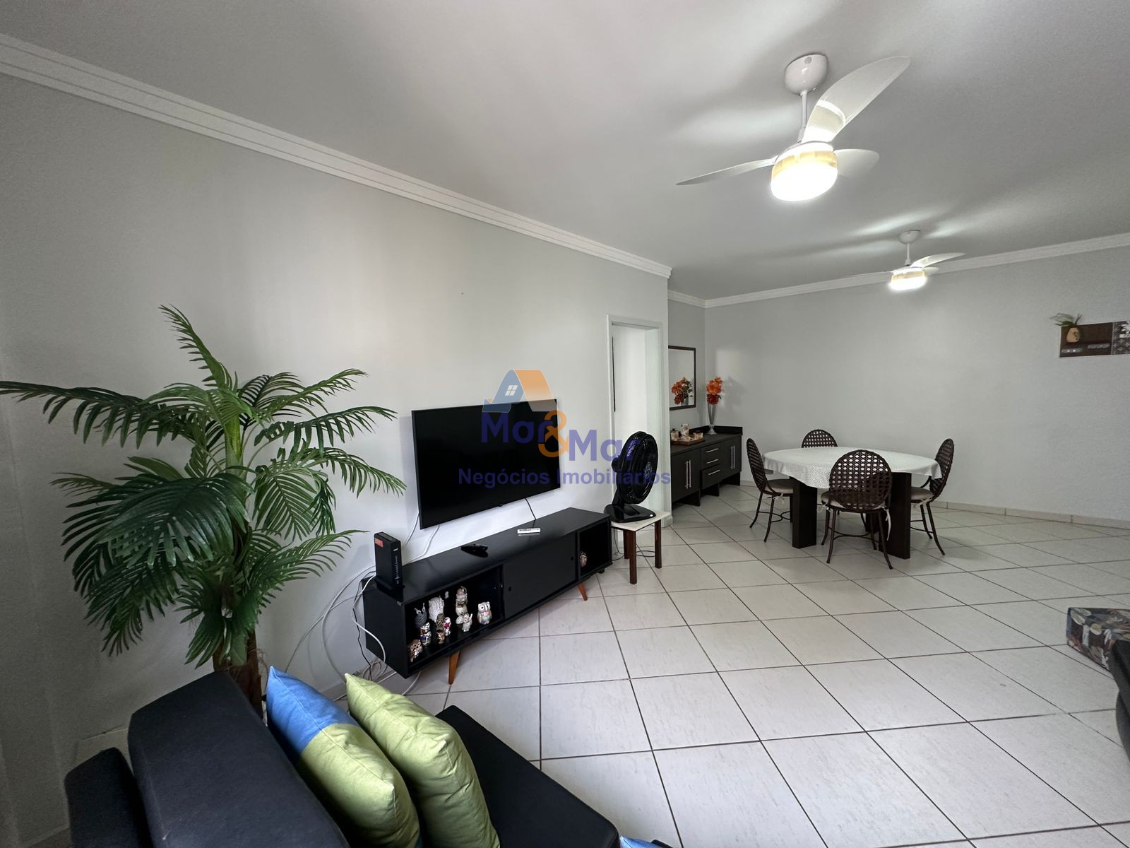 Apartamento na Praia das Pitangueiras, Guarujá - SP