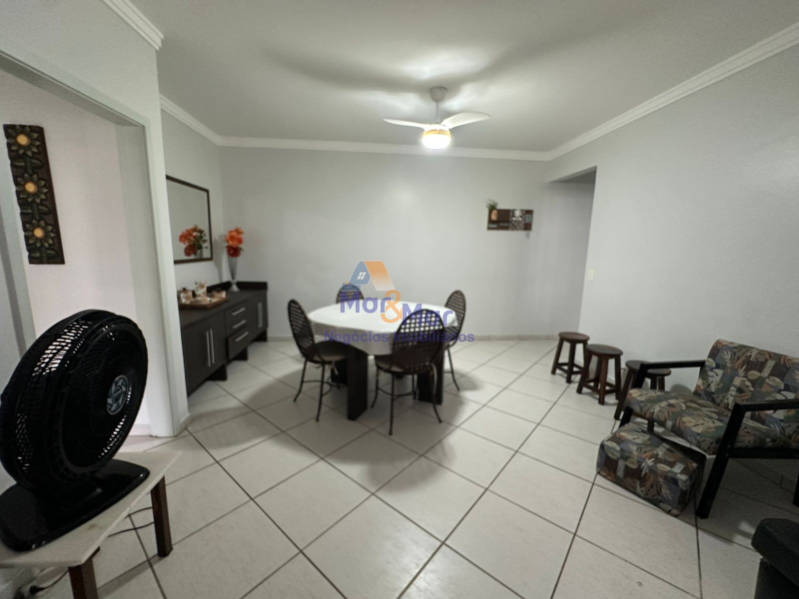 Apartamento na Praia das Pitangueiras, Guarujá - SP