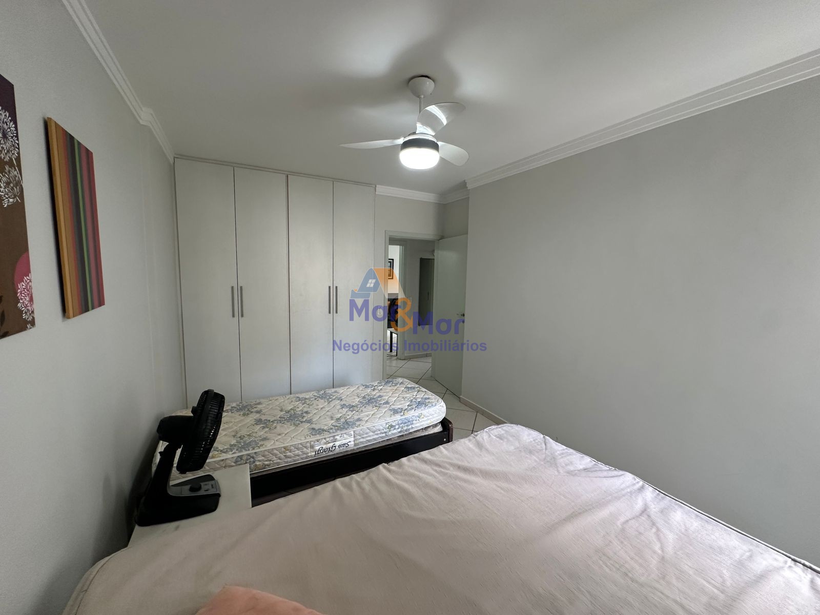 Apartamento na Praia das Pitangueiras, Guarujá - SP