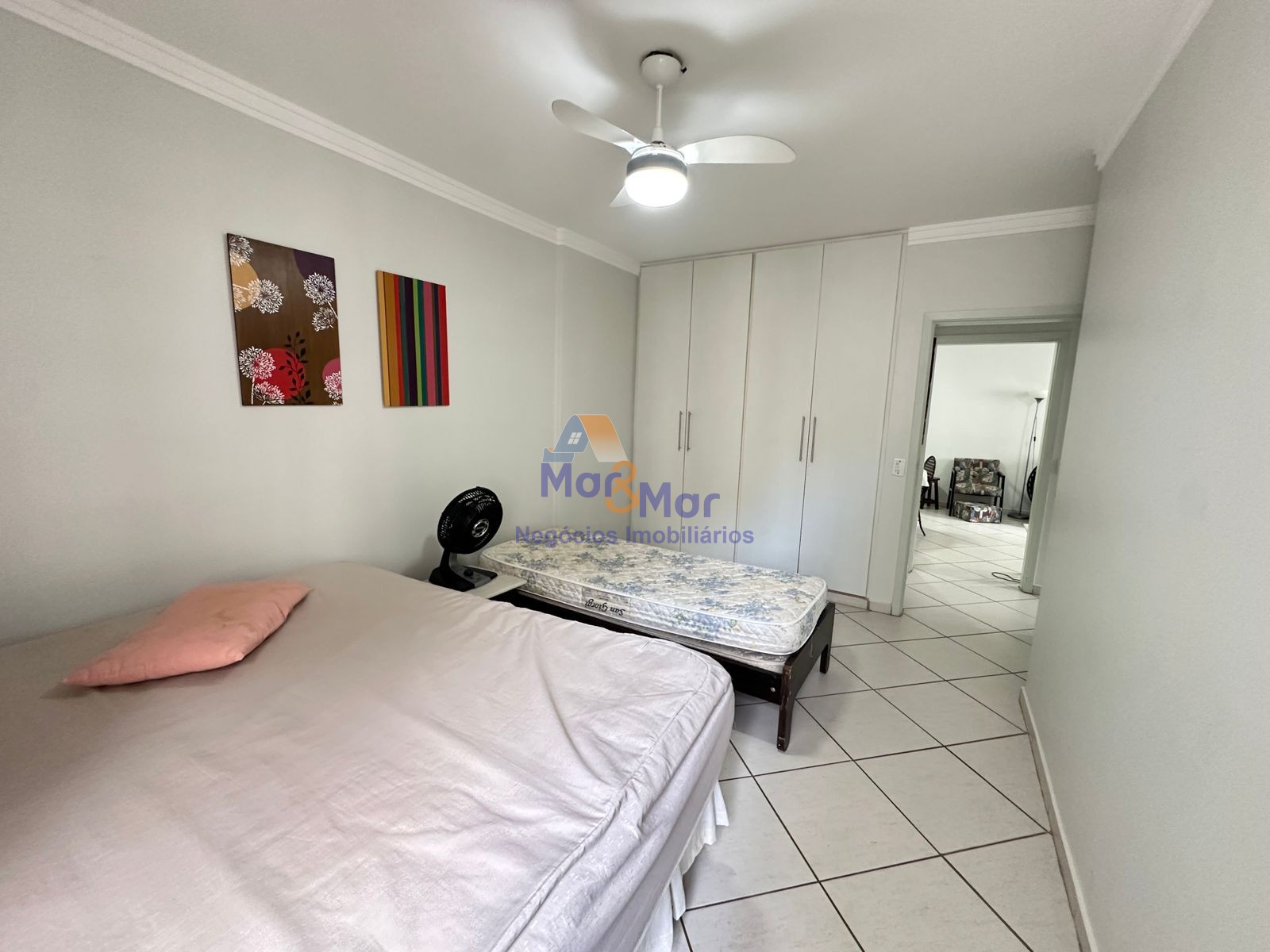 Apartamento na Praia das Pitangueiras, Guarujá - SP