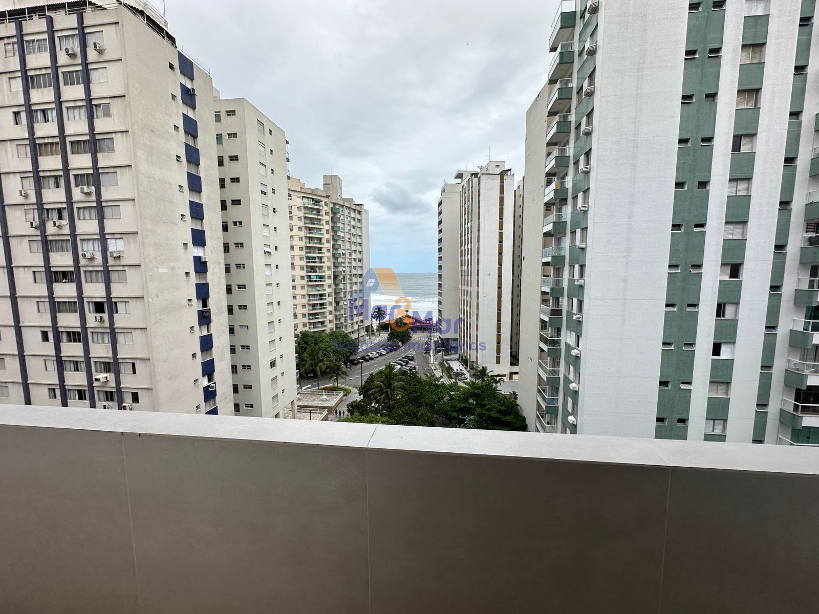 Apartamento na Praia das Pitangueiras, Guarujá - SP