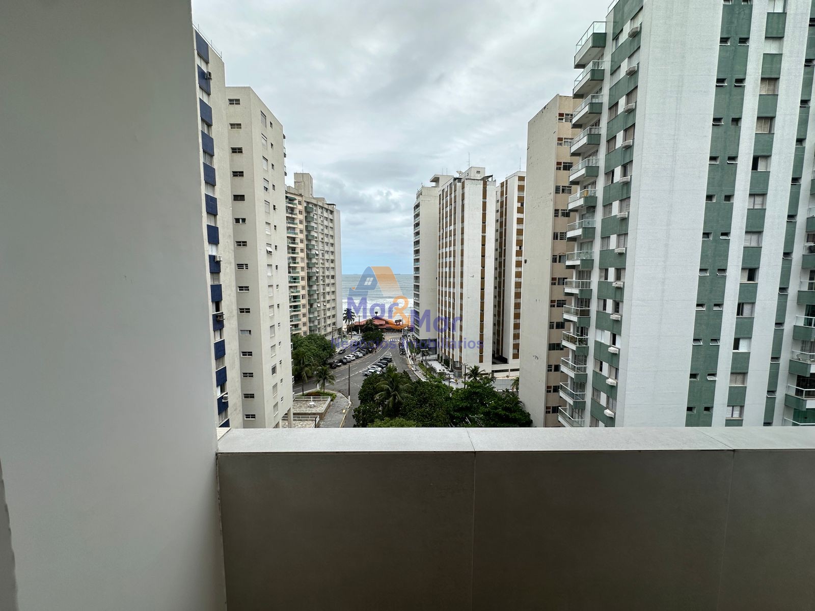 Apartamento na Praia das Pitangueiras, Guarujá - SP