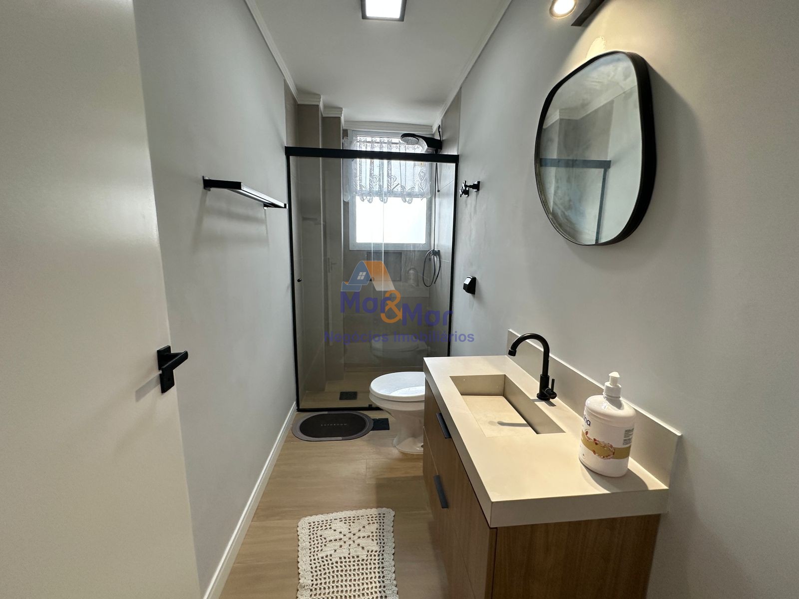 Apartamento na Praia das Pitangueiras, Guarujá - SP