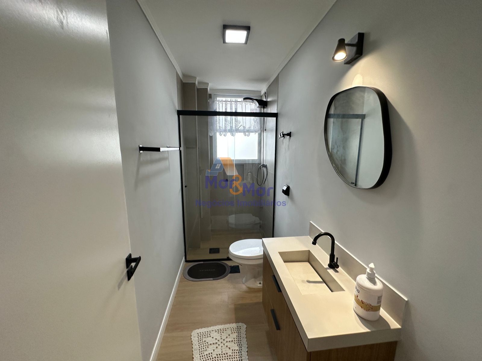 Apartamento na Praia das Pitangueiras, Guarujá - SP