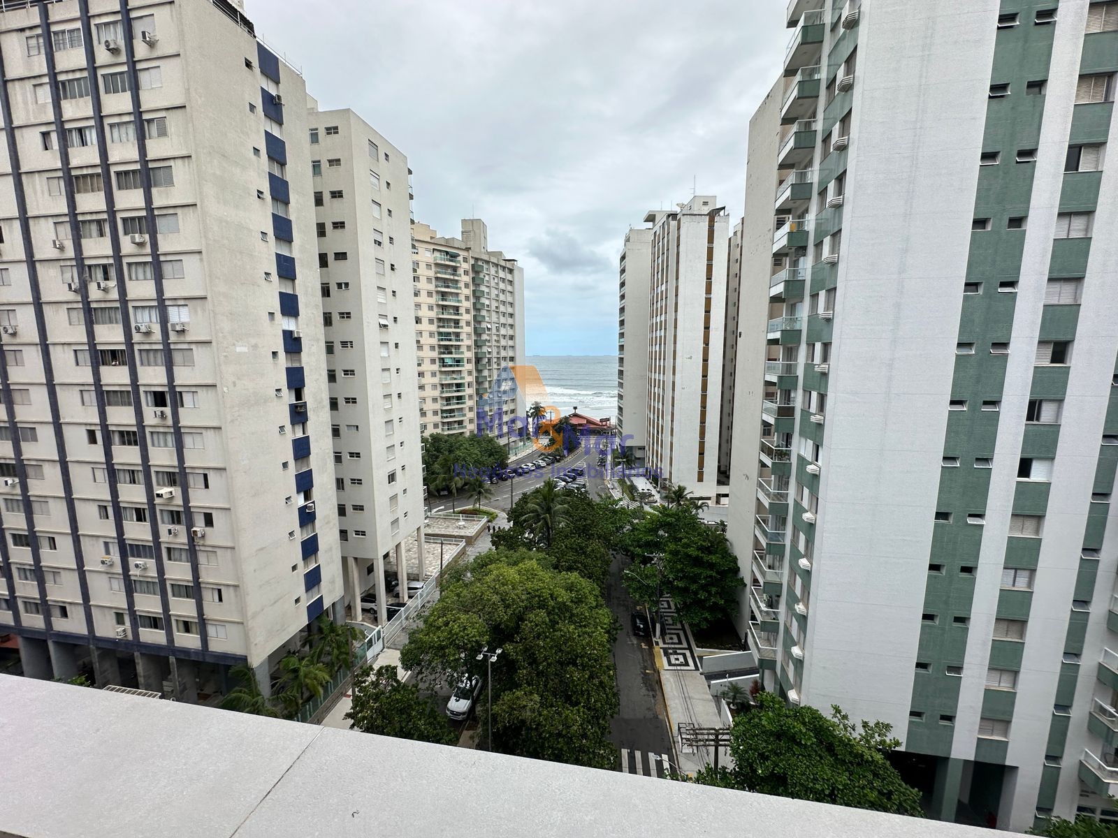 Apartamento na Praia das Pitangueiras, Guarujá - SP