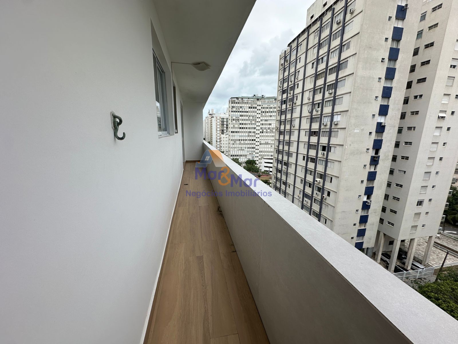 Apartamento na Praia das Pitangueiras, Guarujá - SP