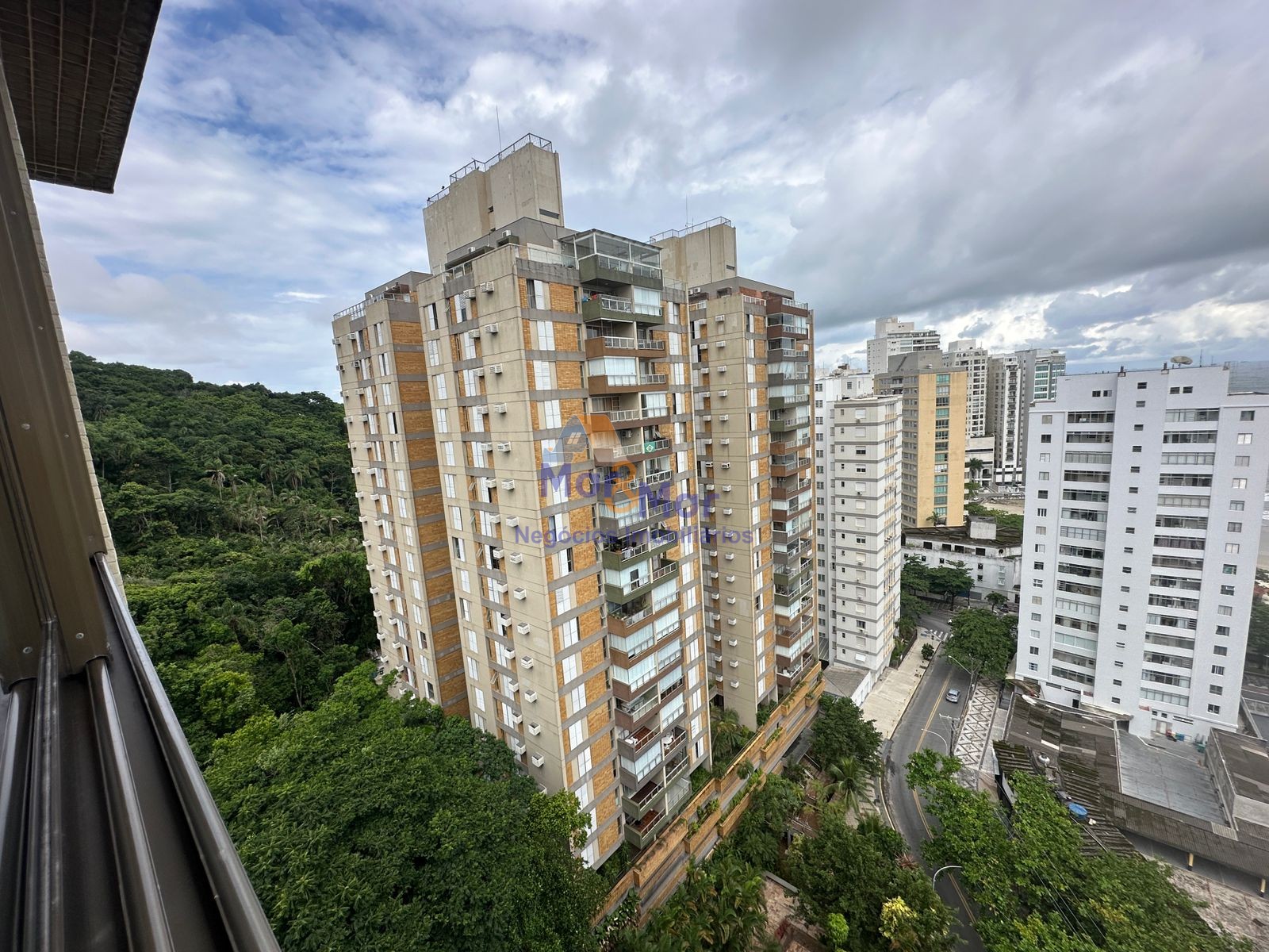 Cobertura na Praia das Pitangueiras, Guarujá - SP