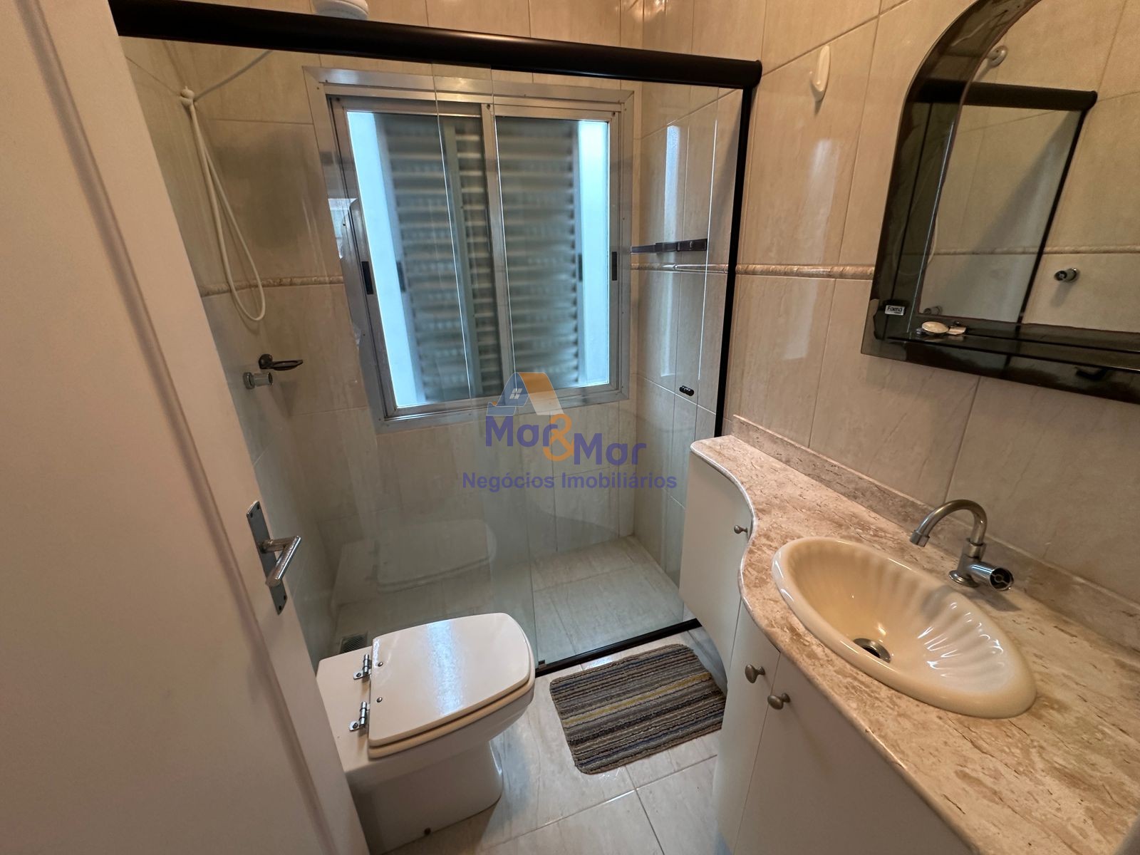 Apartamento na Praia das Pitangueiras, Guarujá - SP