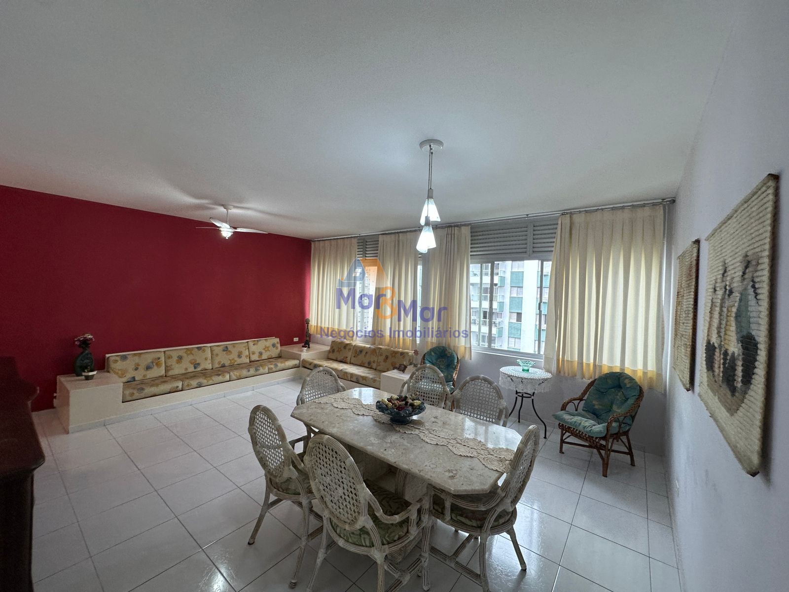 Apartamento na Praia das Pitangueiras, Guarujá - SP