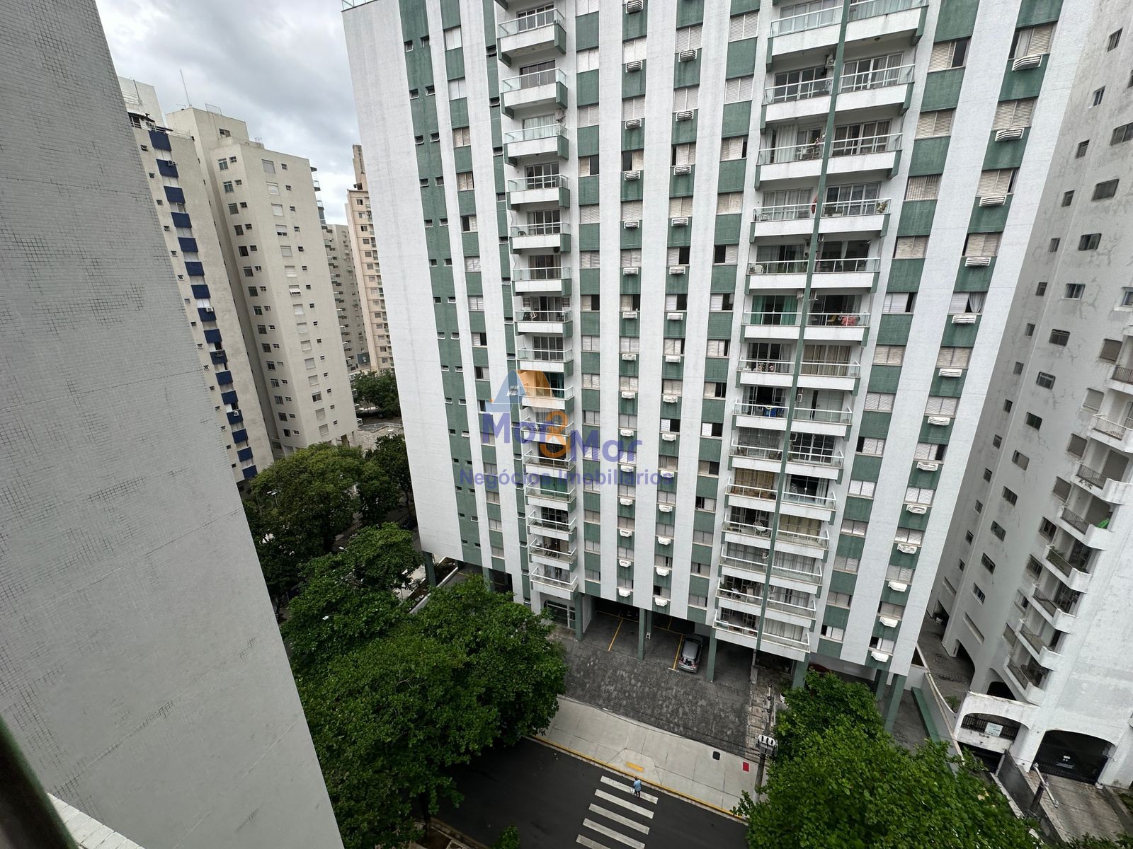 Apartamento na Praia das Pitangueiras, Guarujá - SP