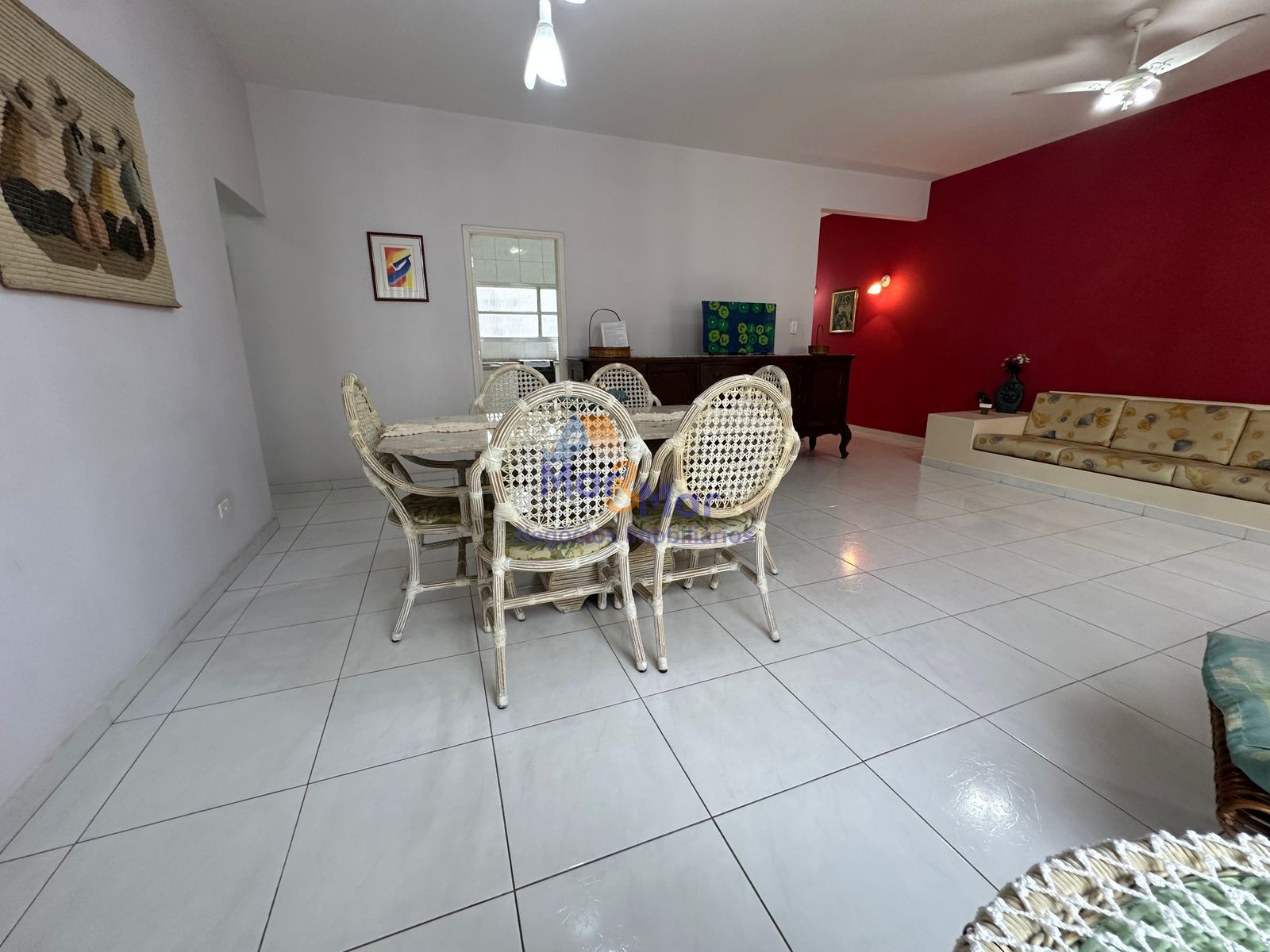 Apartamento na Praia das Pitangueiras, Guarujá - SP