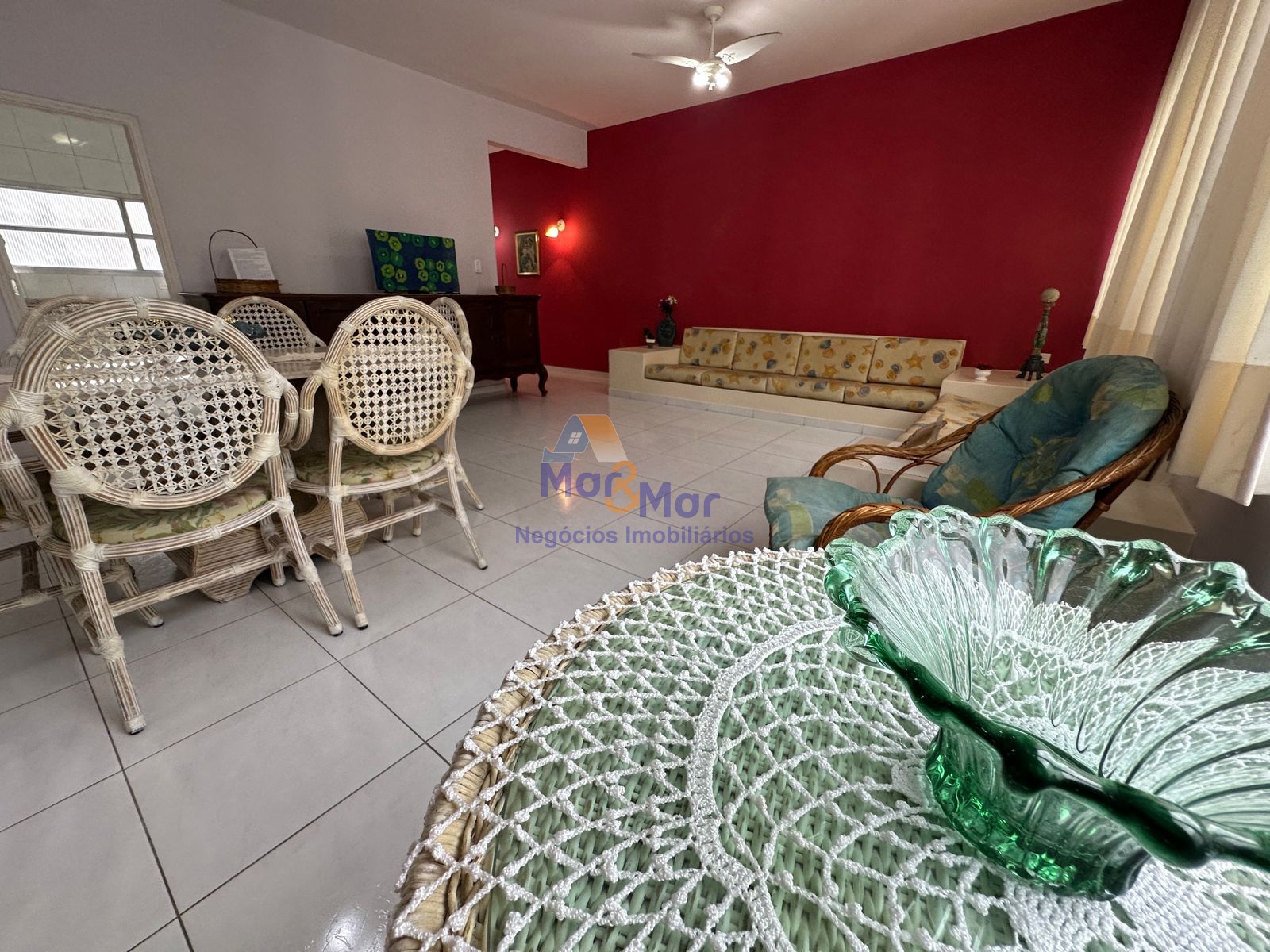 Apartamento na Praia das Pitangueiras, Guarujá - SP