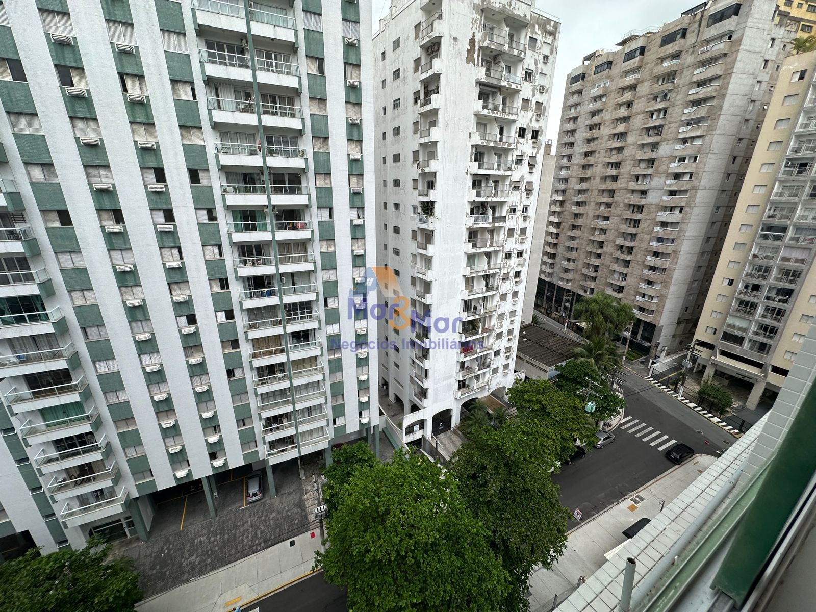 Apartamento na Praia das Pitangueiras, Guarujá - SP