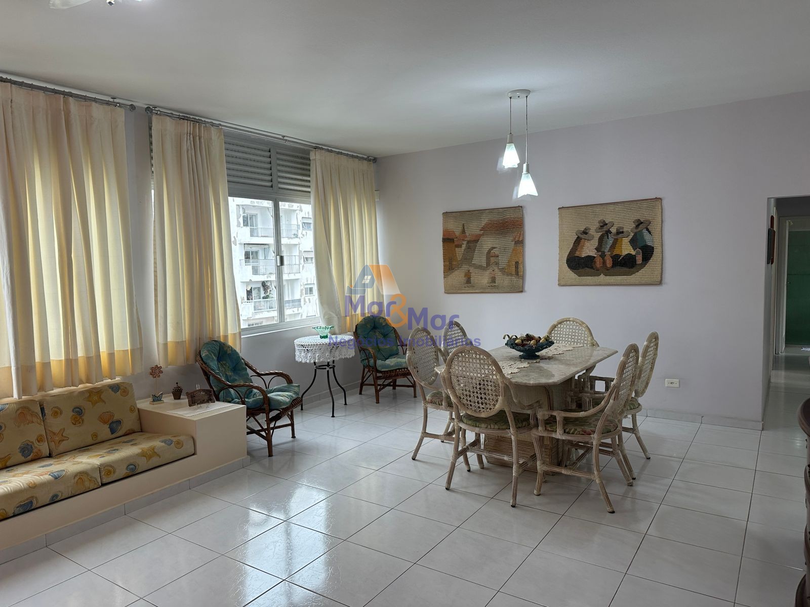Apartamento na Praia das Pitangueiras, Guarujá - SP