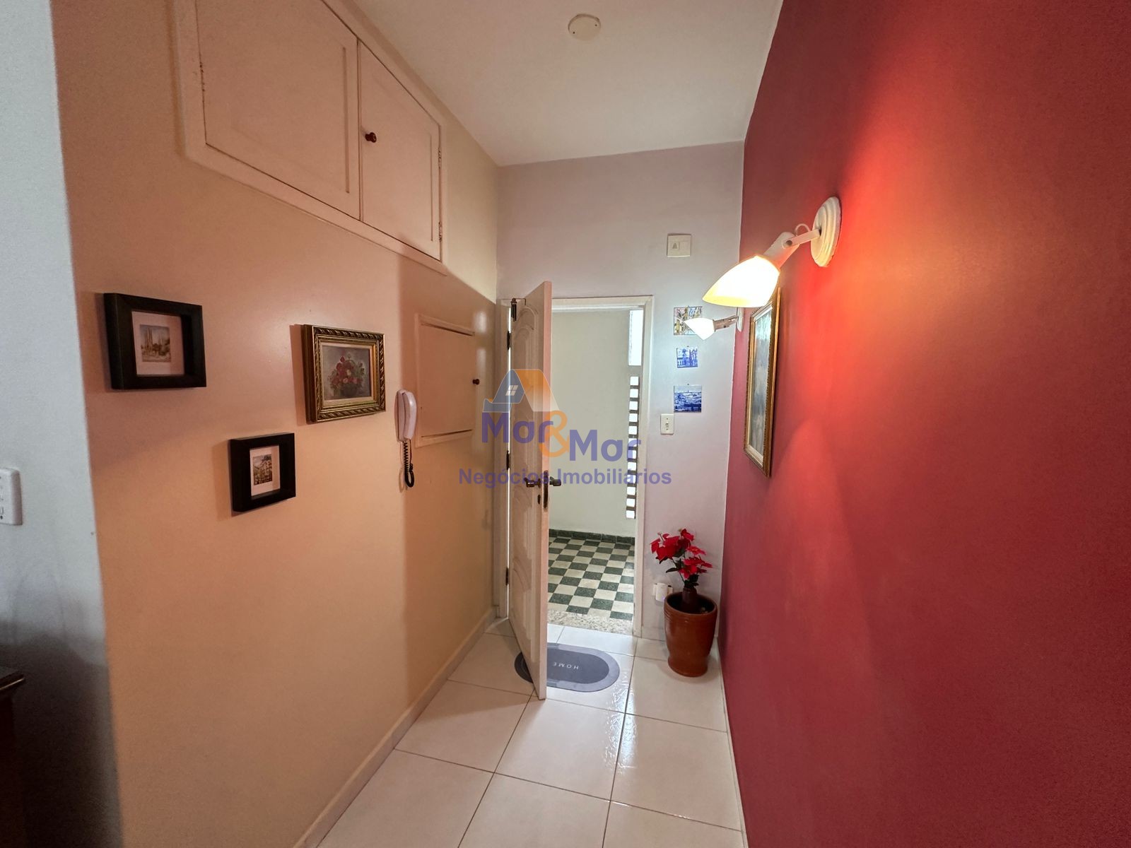 Apartamento na Praia das Pitangueiras, Guarujá - SP