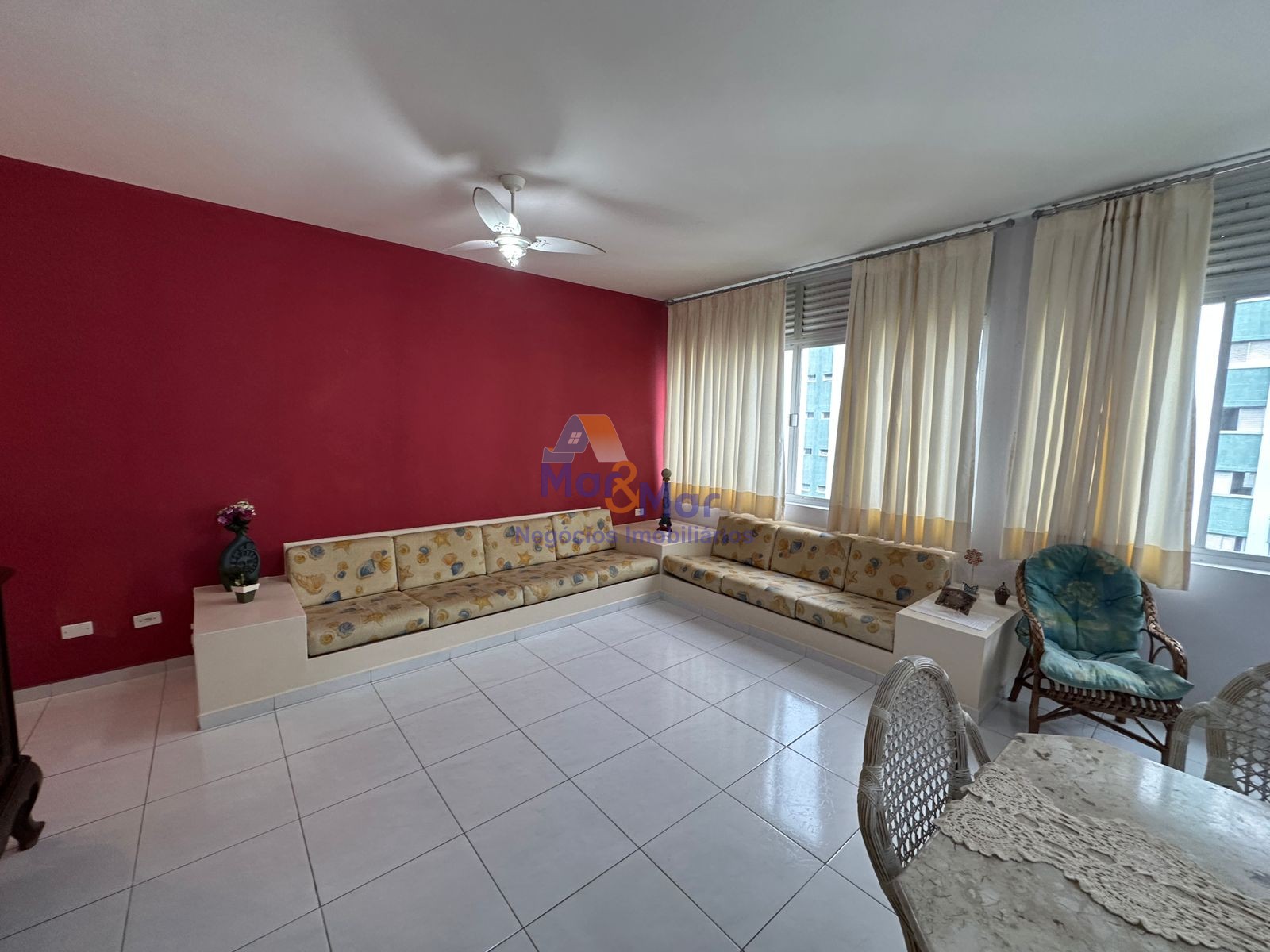 Apartamento na Praia das Pitangueiras, Guarujá - SP