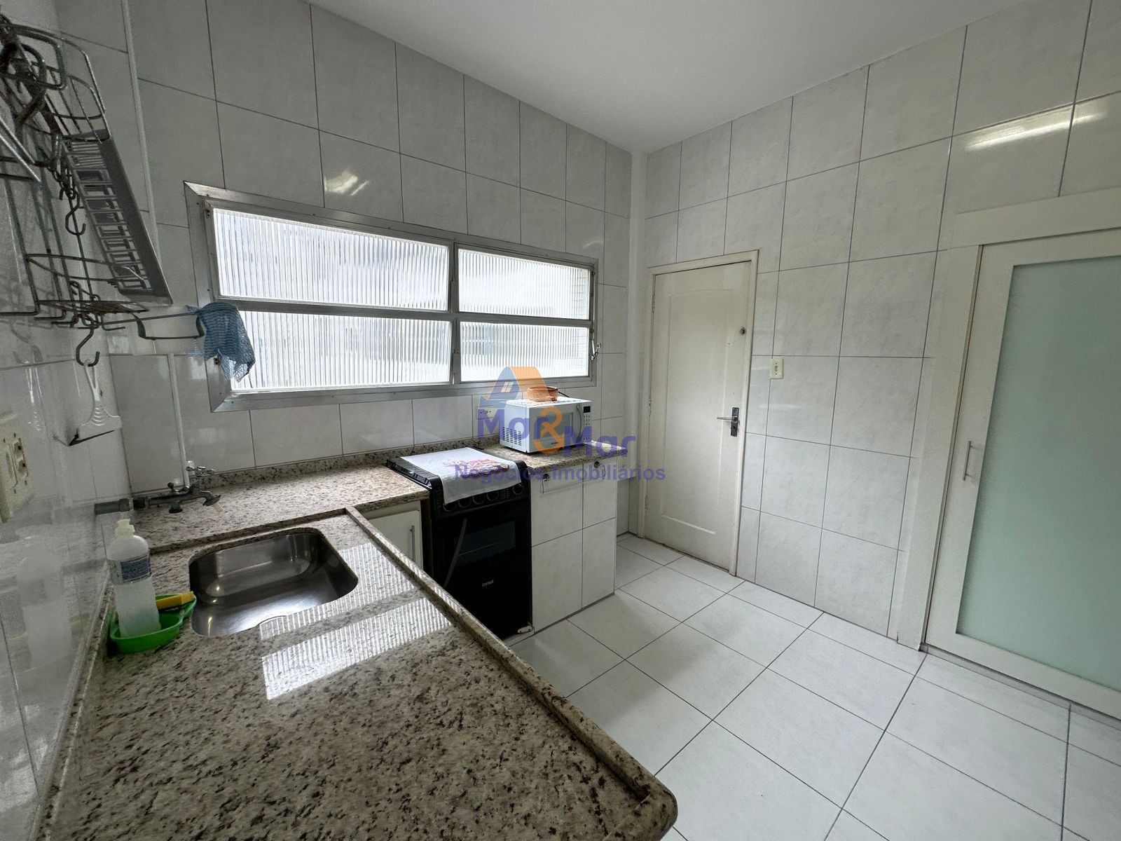 Apartamento na Praia das Pitangueiras, Guarujá - SP