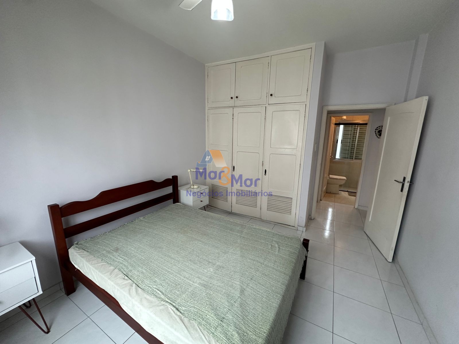 Apartamento na Praia das Pitangueiras, Guarujá - SP