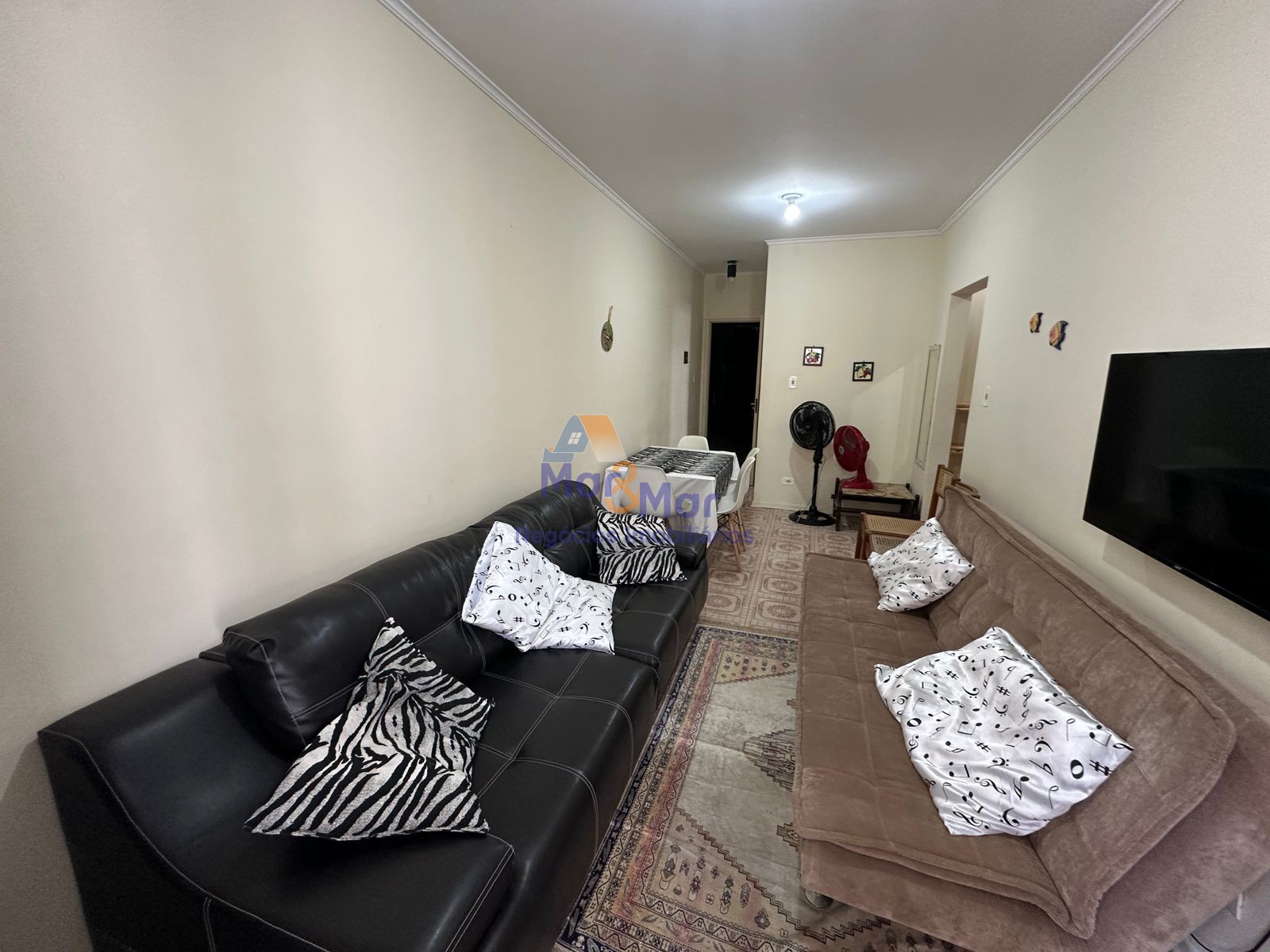 Apartamento na Praia das Pitangueiras, Guarujá - SP