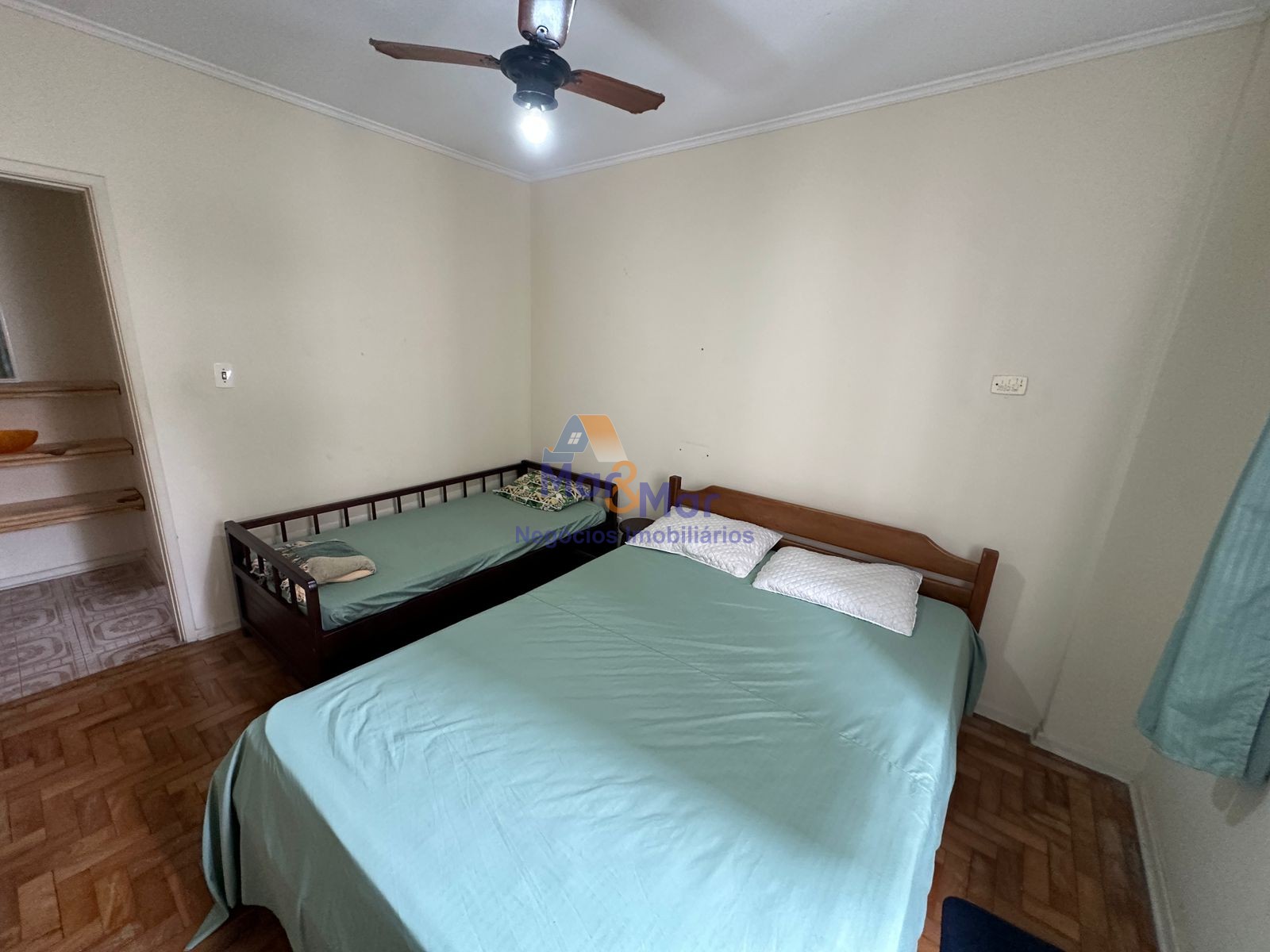 Apartamento na Praia das Pitangueiras, Guarujá - SP