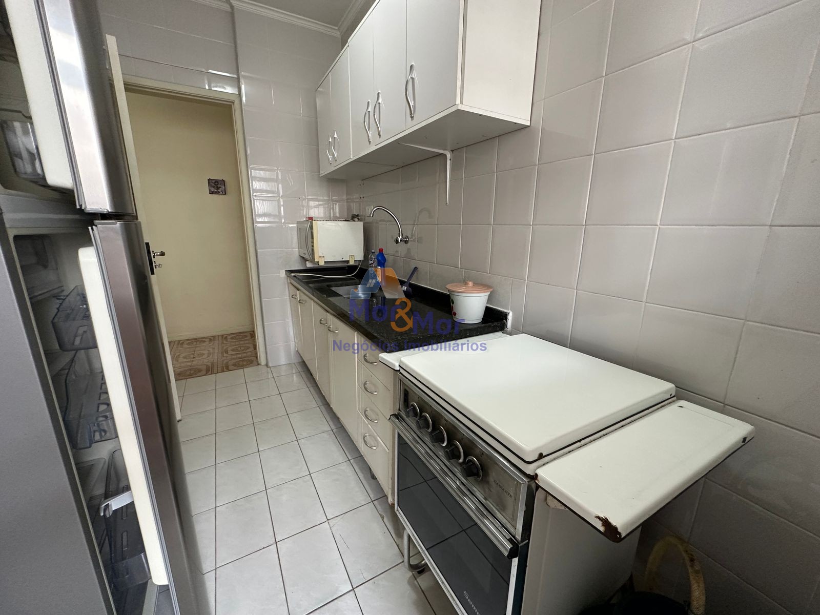 Apartamento na Praia das Pitangueiras, Guarujá - SP