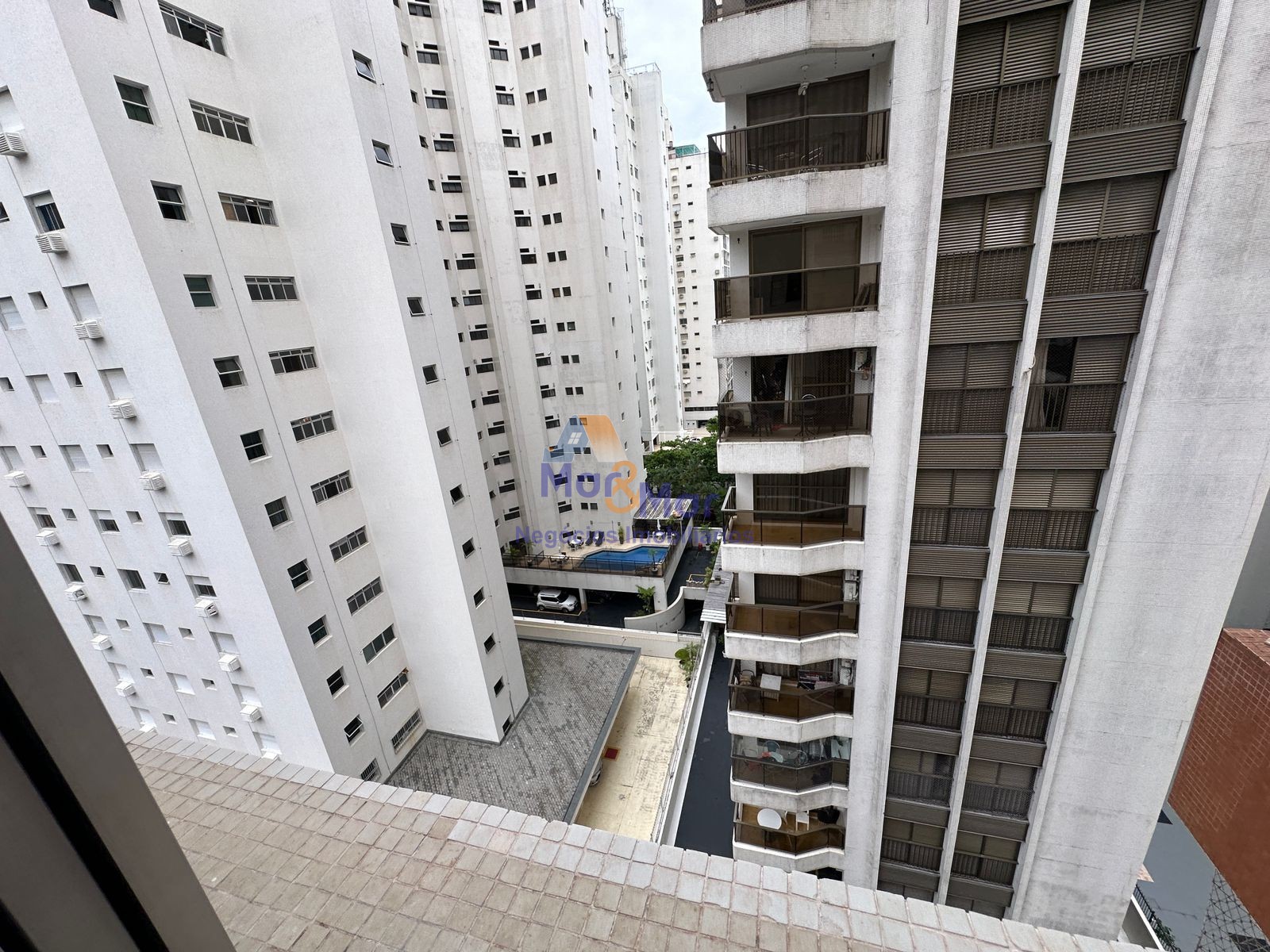 Apartamento na Praia das Pitangueiras, Guarujá - SP