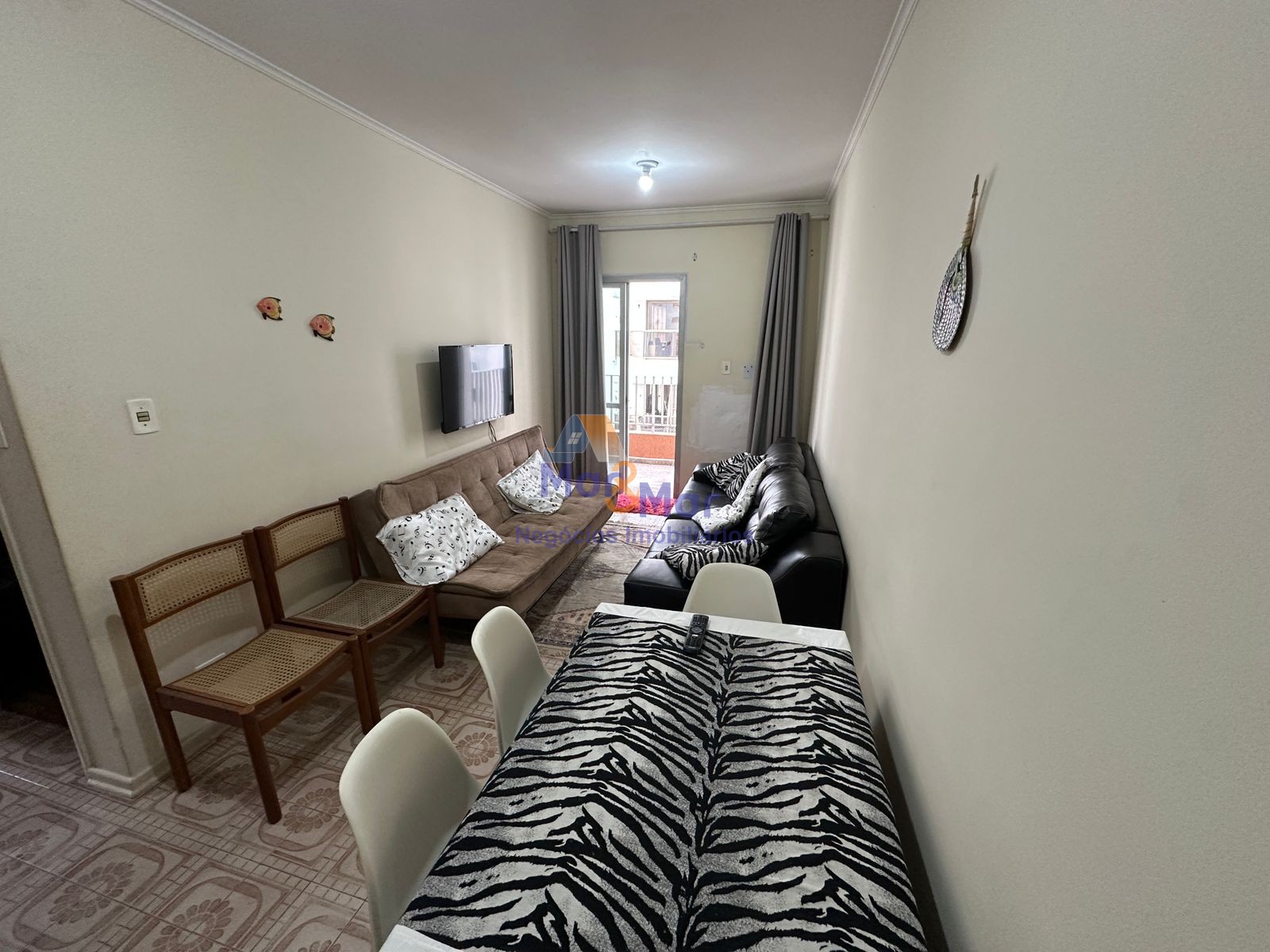 Apartamento na Praia das Pitangueiras, Guarujá - SP