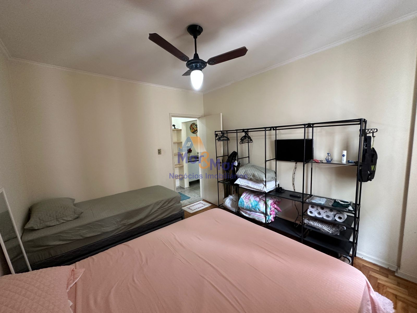 Apartamento na Praia das Pitangueiras, Guarujá - SP