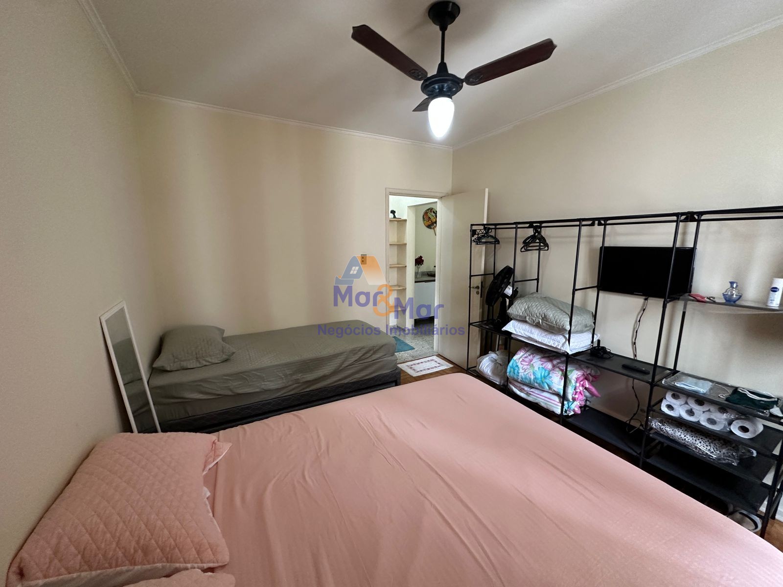 Apartamento na Praia das Pitangueiras, Guarujá - SP