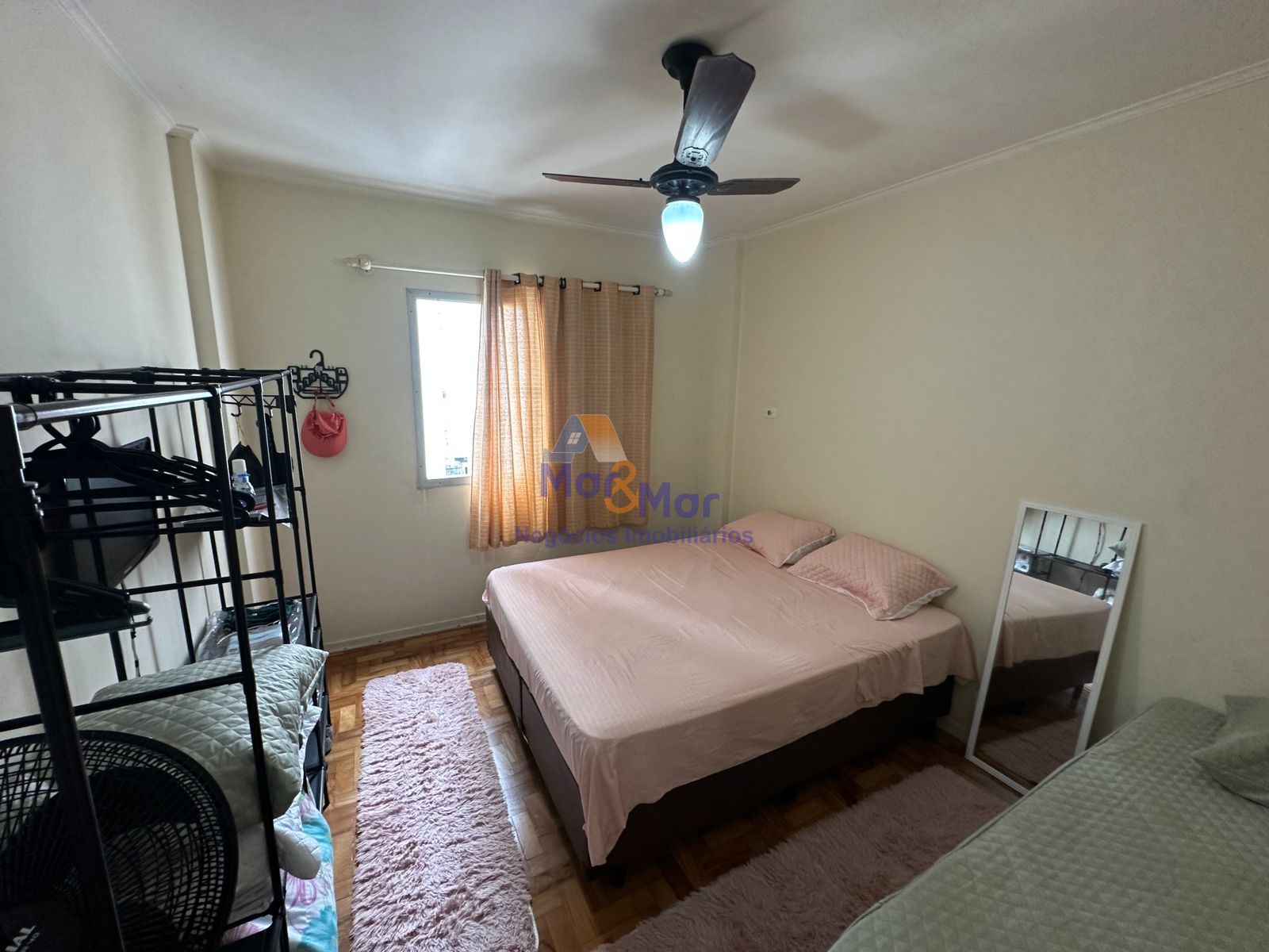 Apartamento na Praia das Pitangueiras, Guarujá - SP
