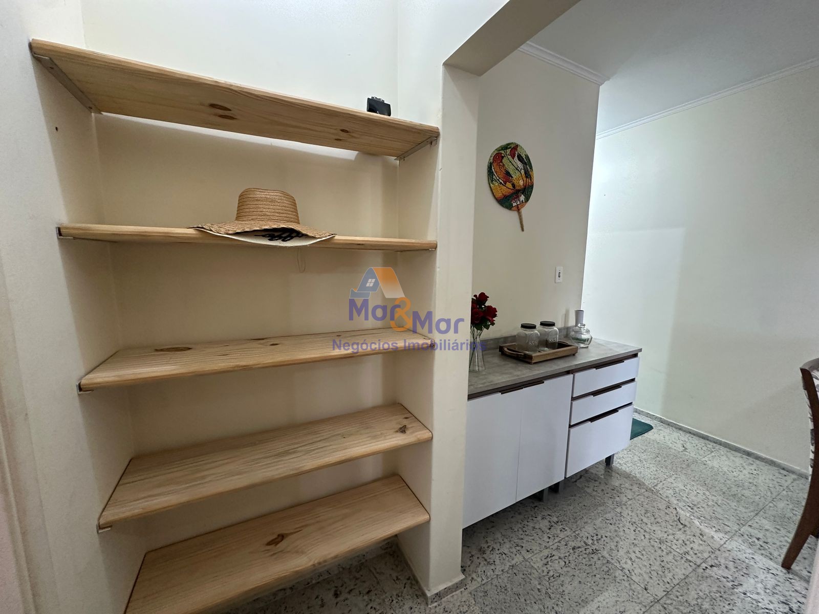 Apartamento na Praia das Pitangueiras, Guarujá - SP