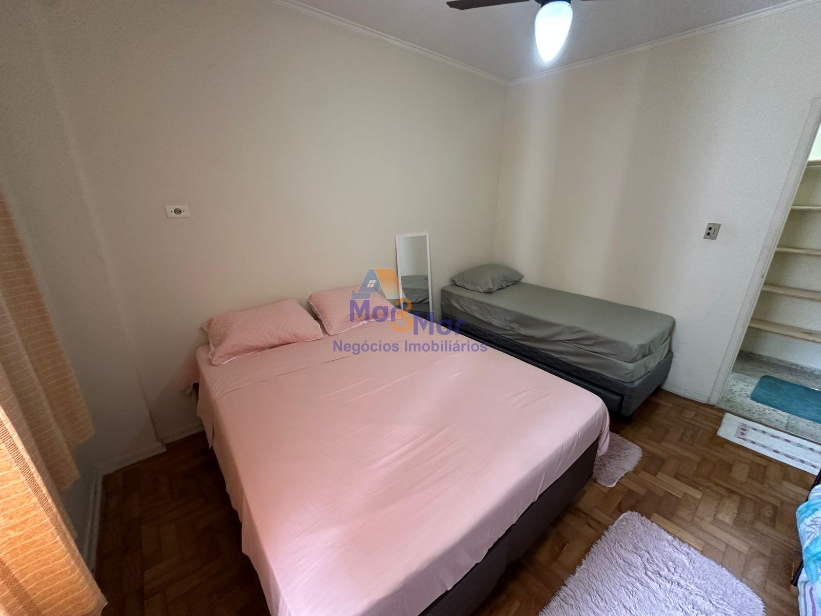 Apartamento na Praia das Pitangueiras, Guarujá - SP