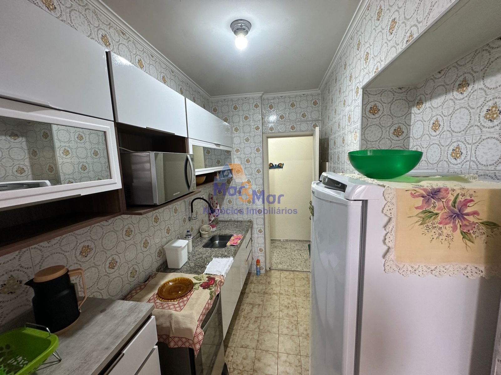 Apartamento na Praia das Pitangueiras, Guarujá - SP