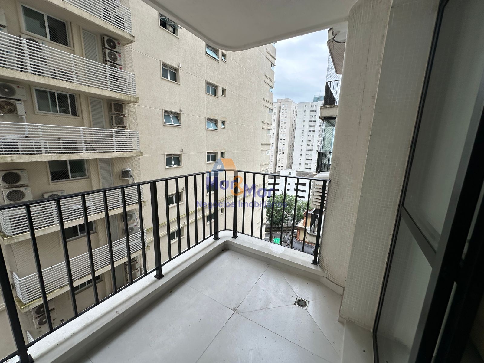 Apartamento na Praia das Pitangueiras, Guarujá - SP