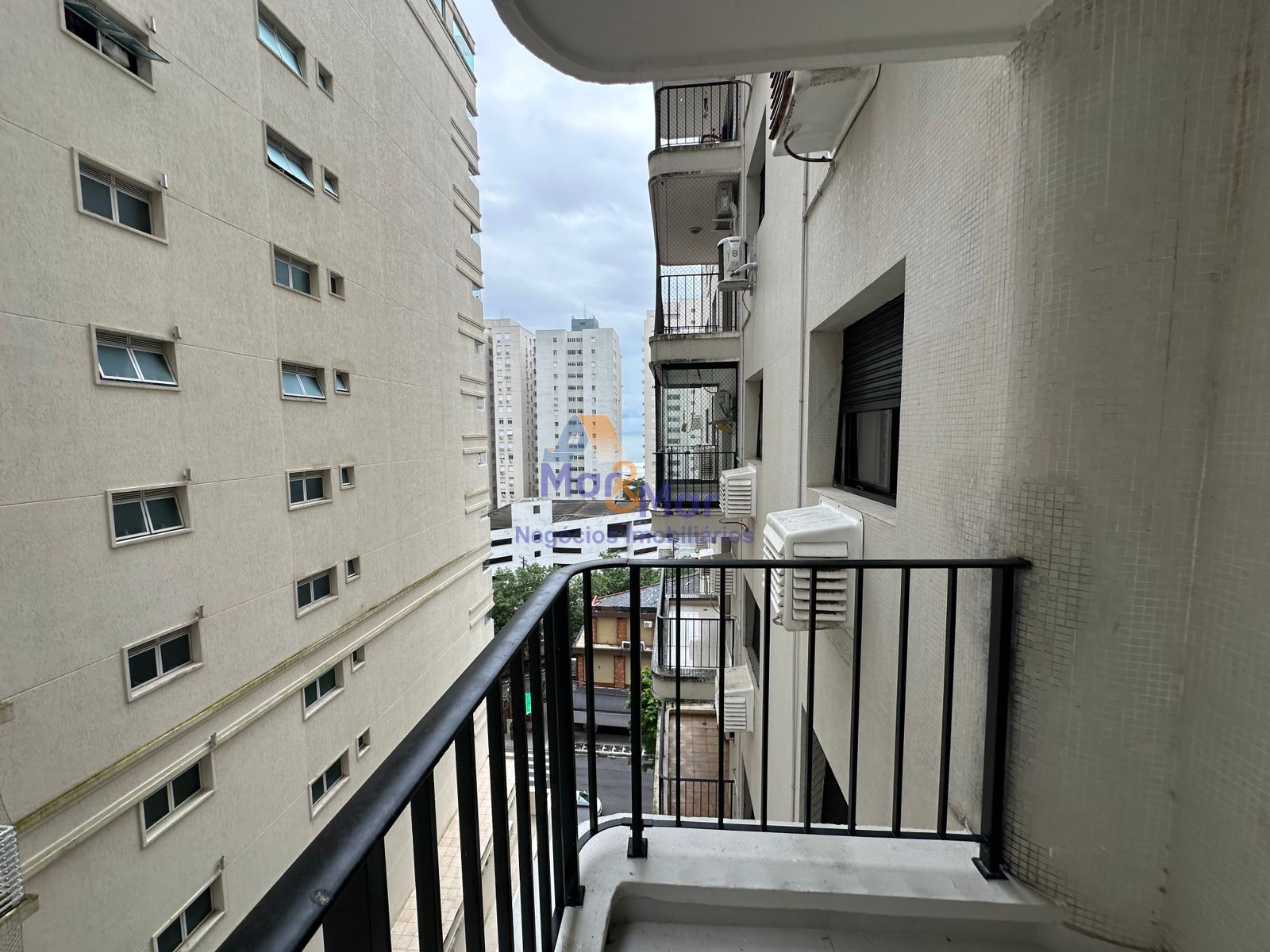 Apartamento na Praia das Pitangueiras, Guarujá - SP