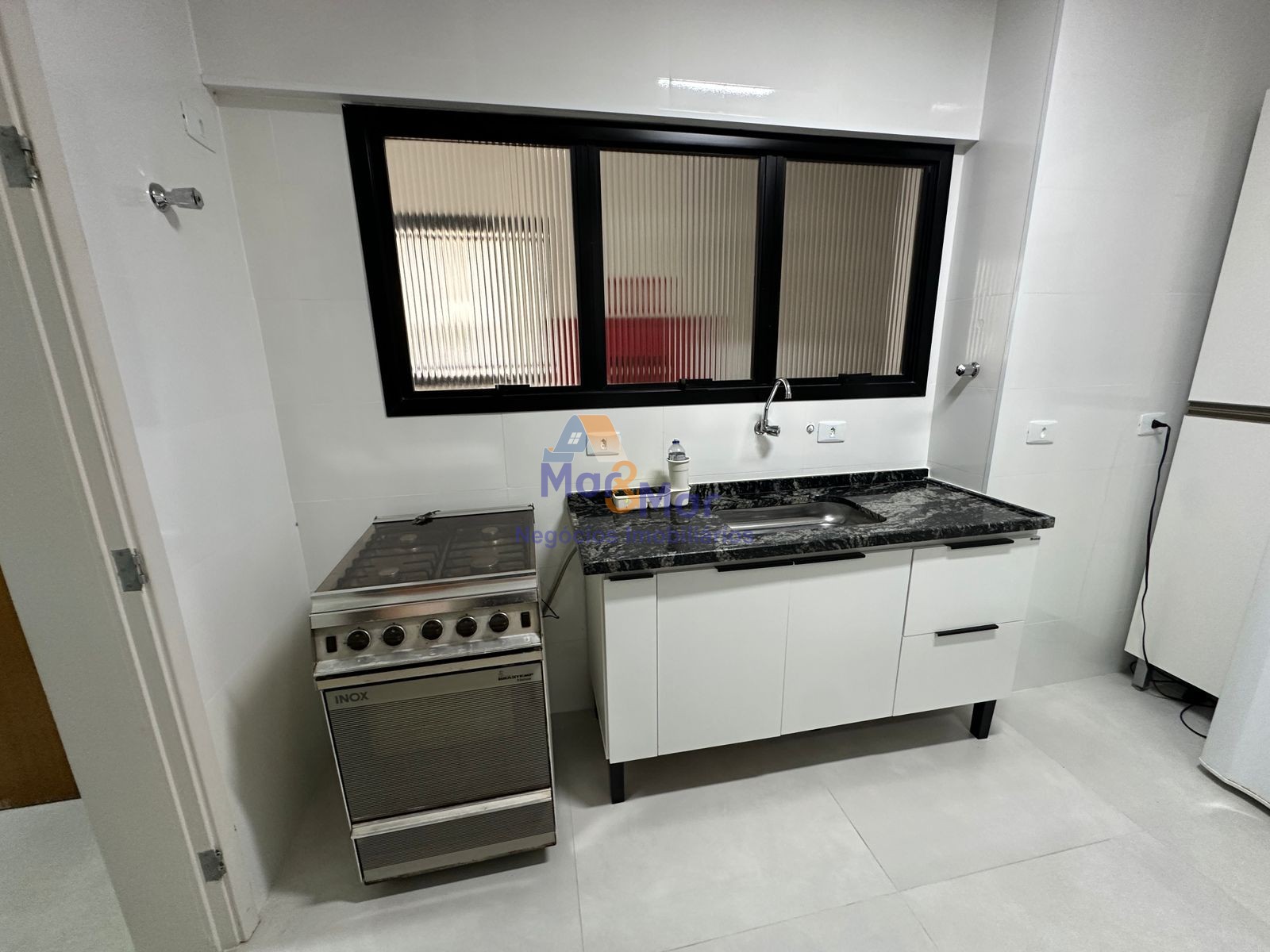 Apartamento na Praia das Pitangueiras, Guarujá - SP