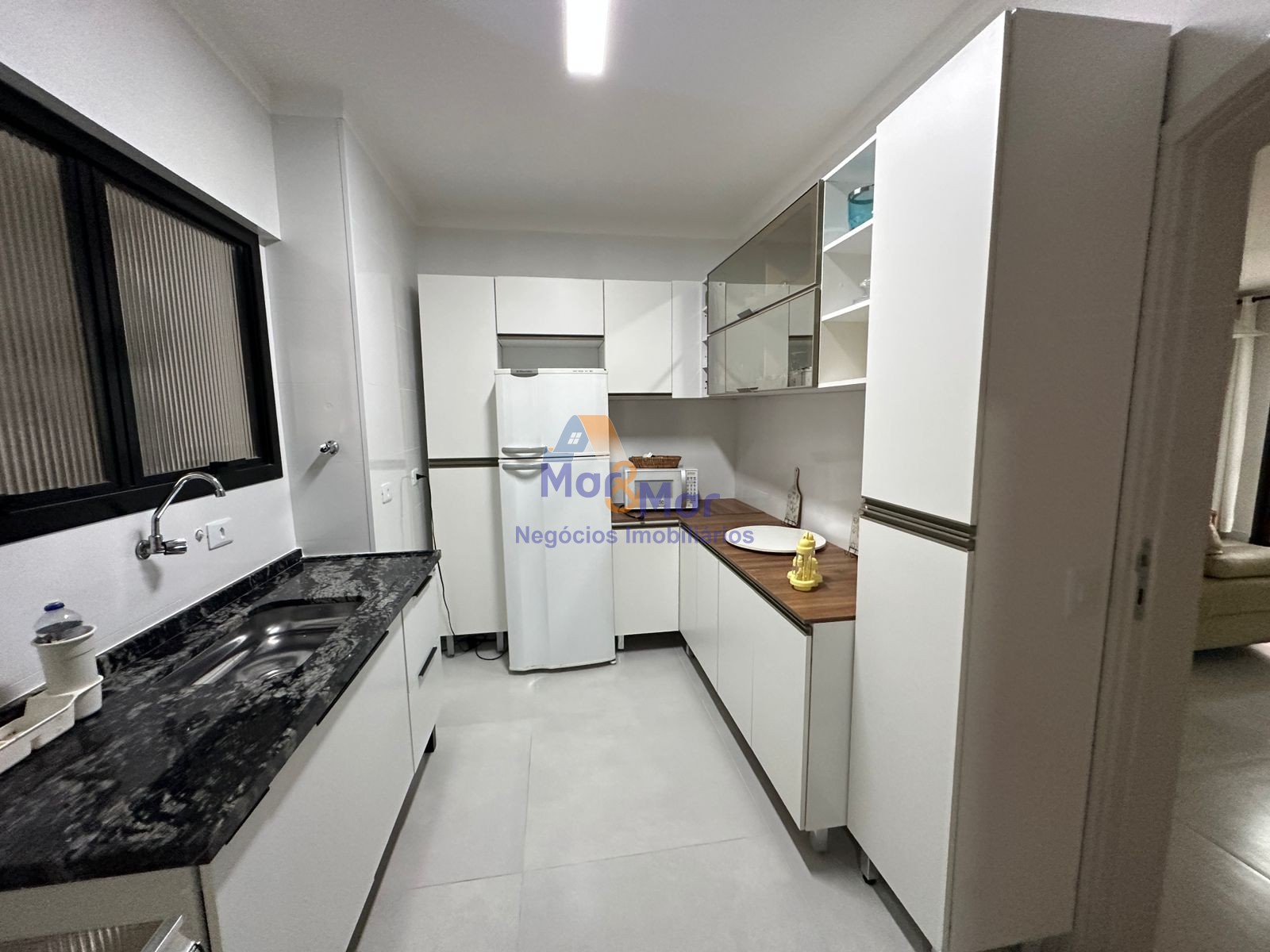 Apartamento na Praia das Pitangueiras, Guarujá - SP
