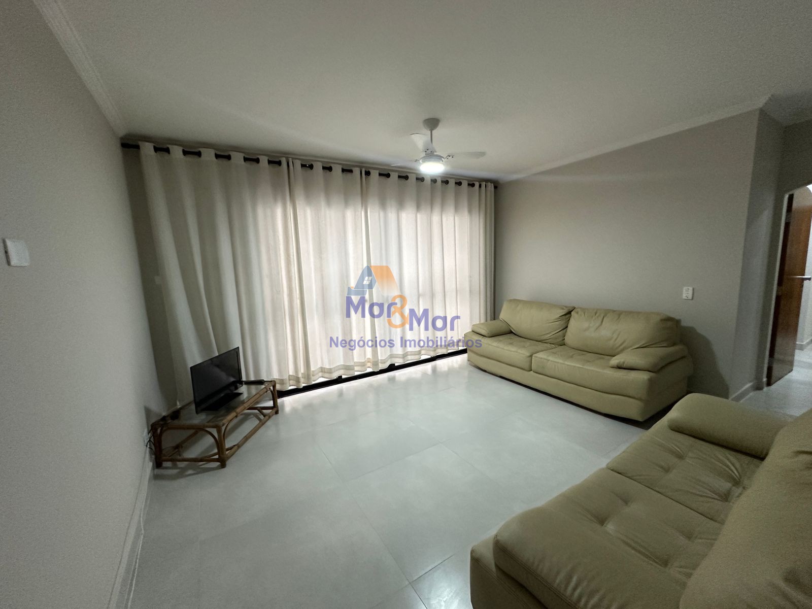 Apartamento na Praia das Pitangueiras, Guarujá - SP