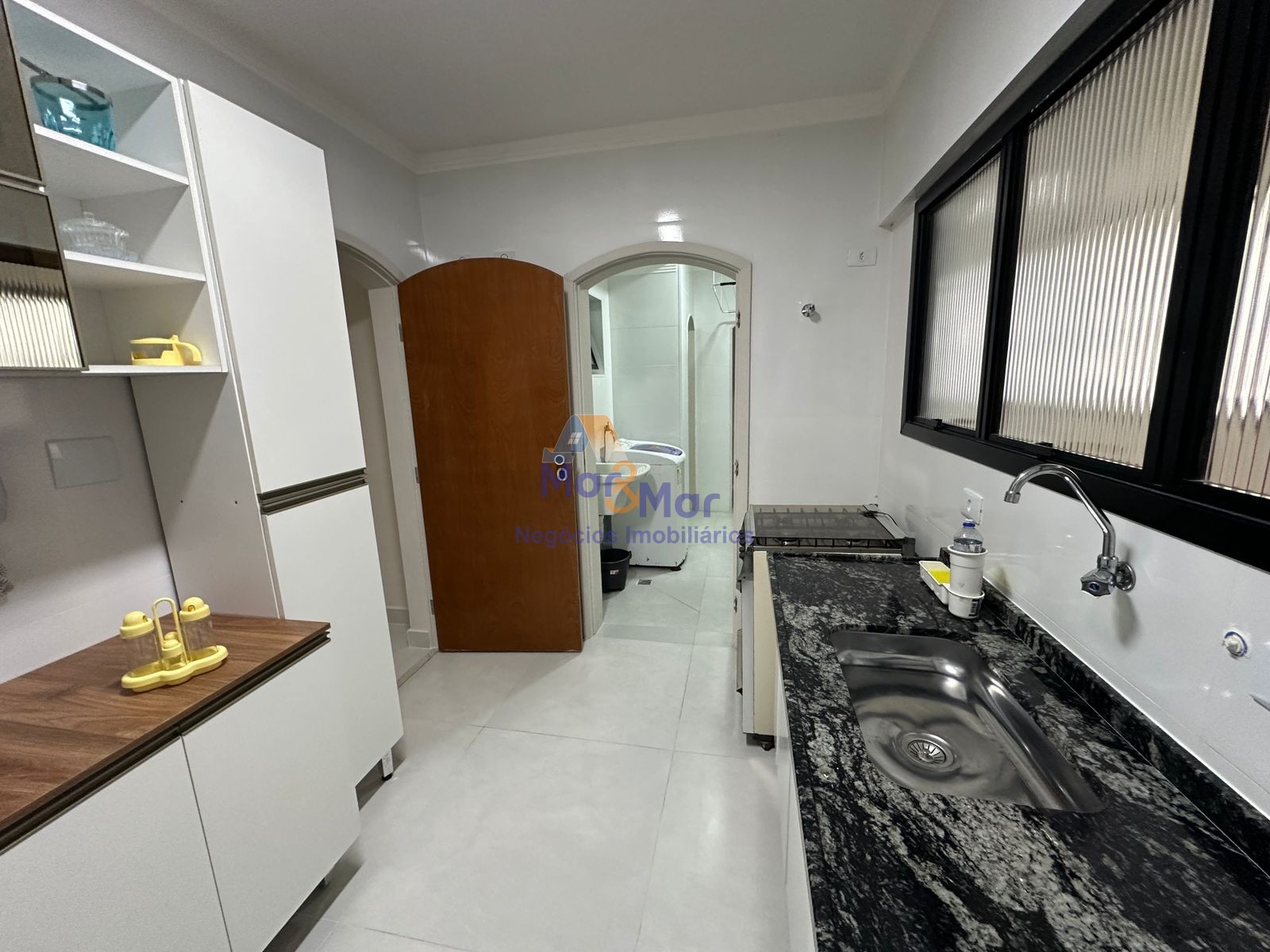 Apartamento na Praia das Pitangueiras, Guarujá - SP