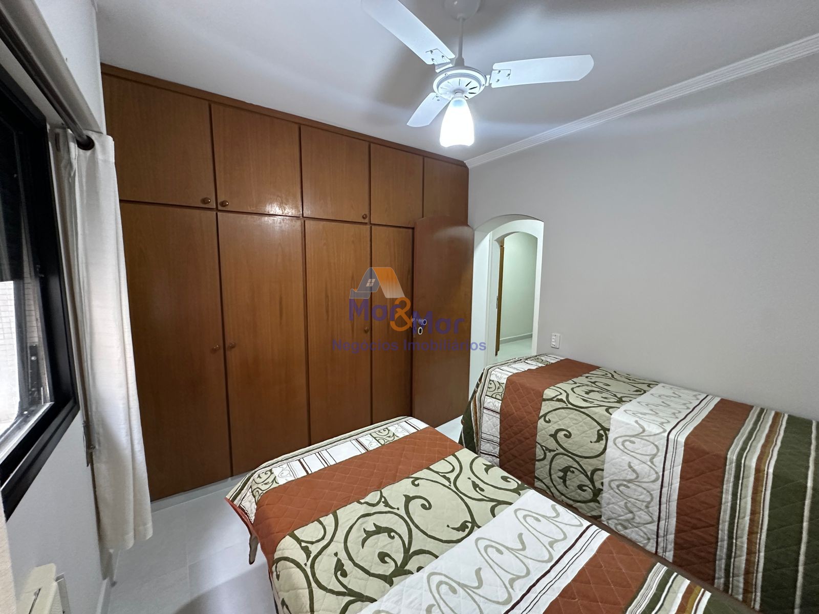 Apartamento na Praia das Pitangueiras, Guarujá - SP