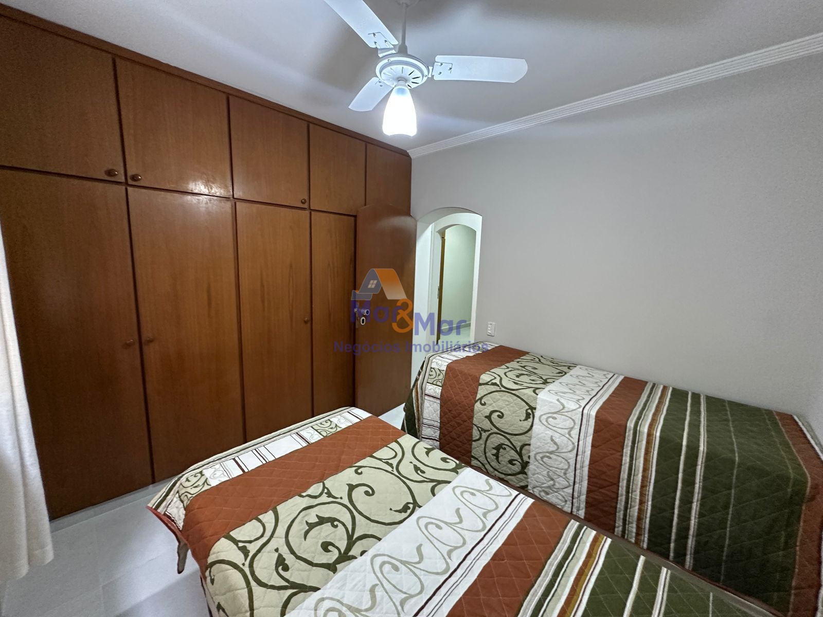 Apartamento na Praia das Pitangueiras, Guarujá - SP