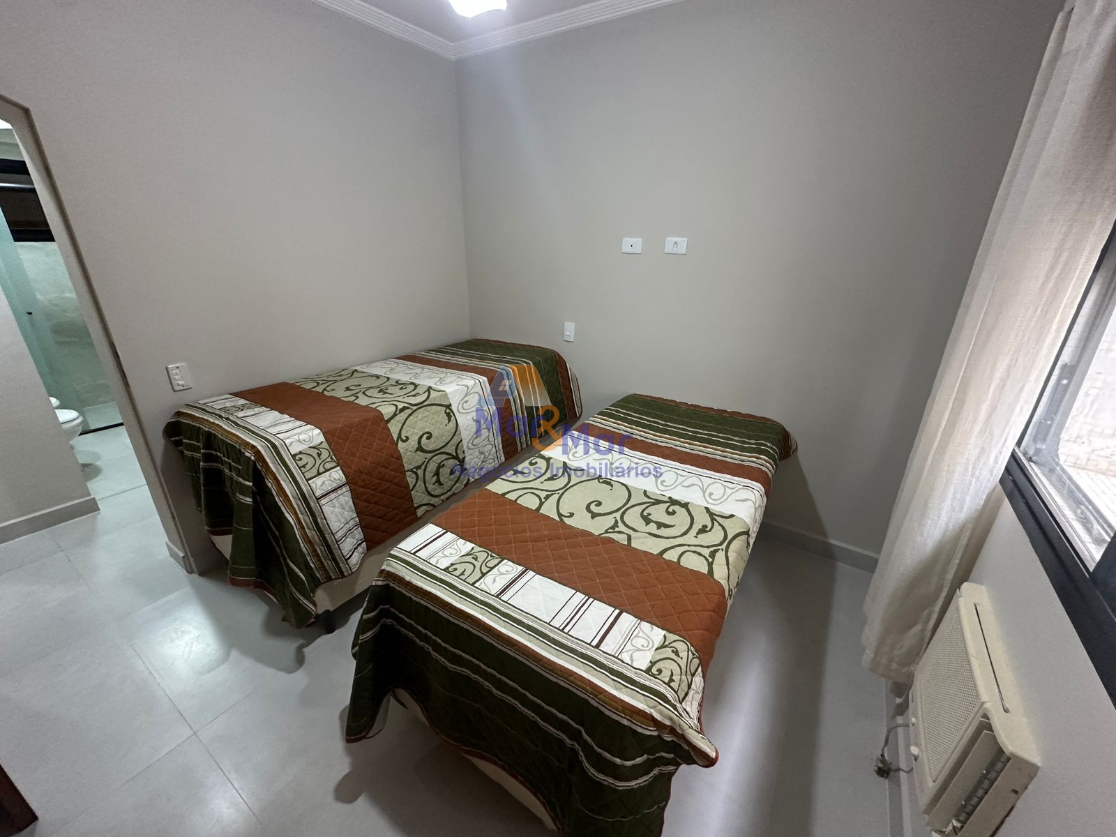 Apartamento na Praia das Pitangueiras, Guarujá - SP