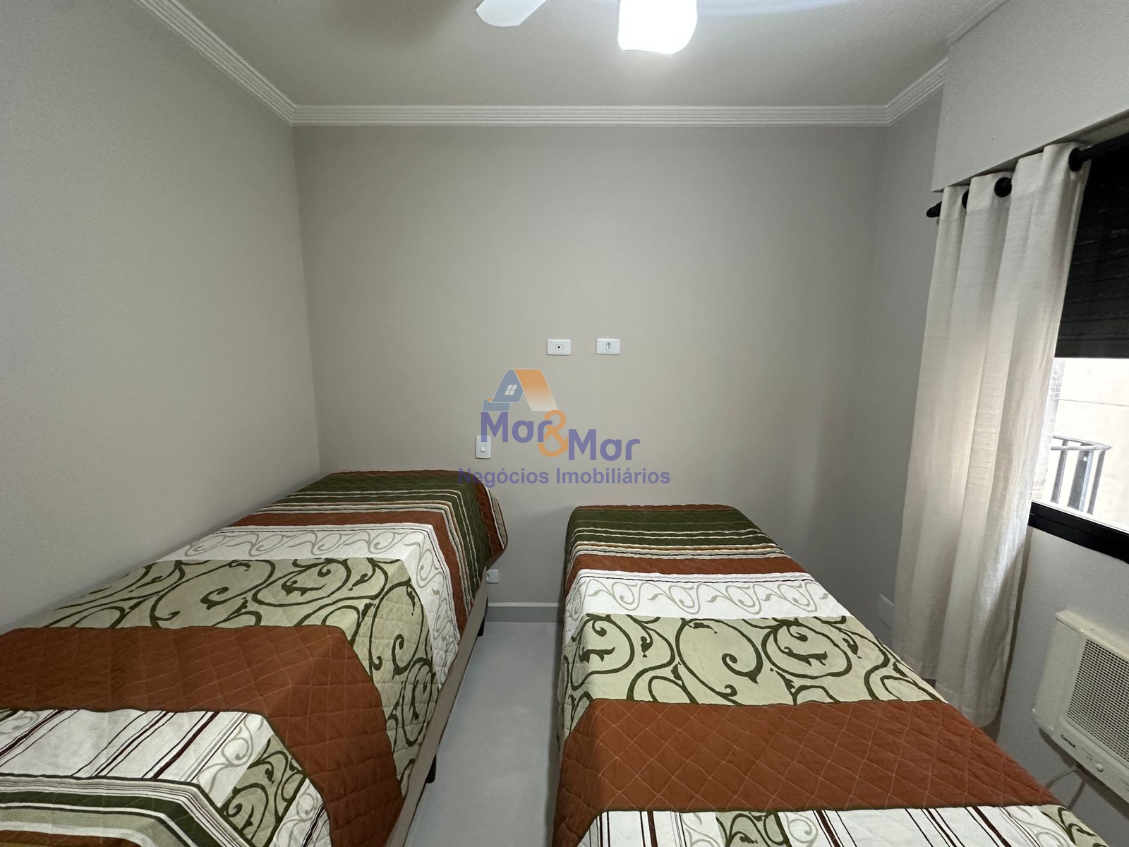 Apartamento na Praia das Pitangueiras, Guarujá - SP