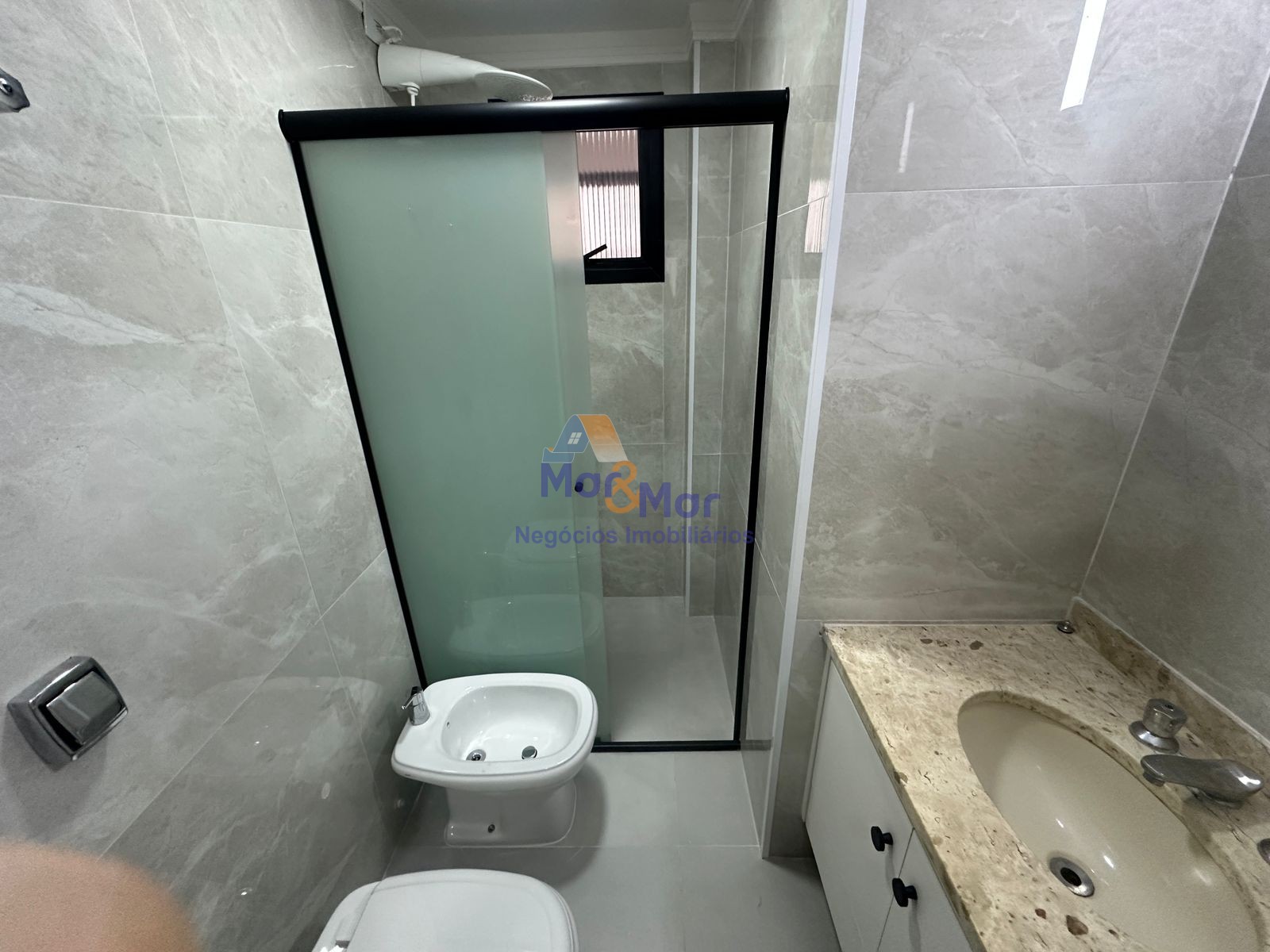 Apartamento na Praia das Pitangueiras, Guarujá - SP